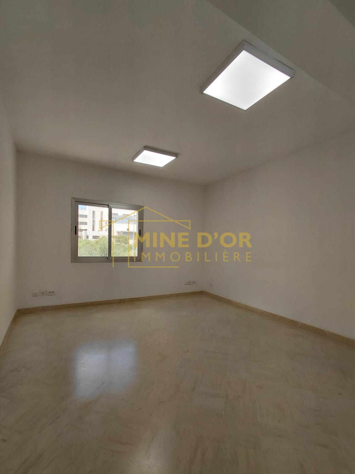 Bab Bhar&nbsp;Montplaisir&nbsp;Bureaux & Commerces&nbsp;Bureau&nbsp;Al plateau 380m au coeur montplaisir