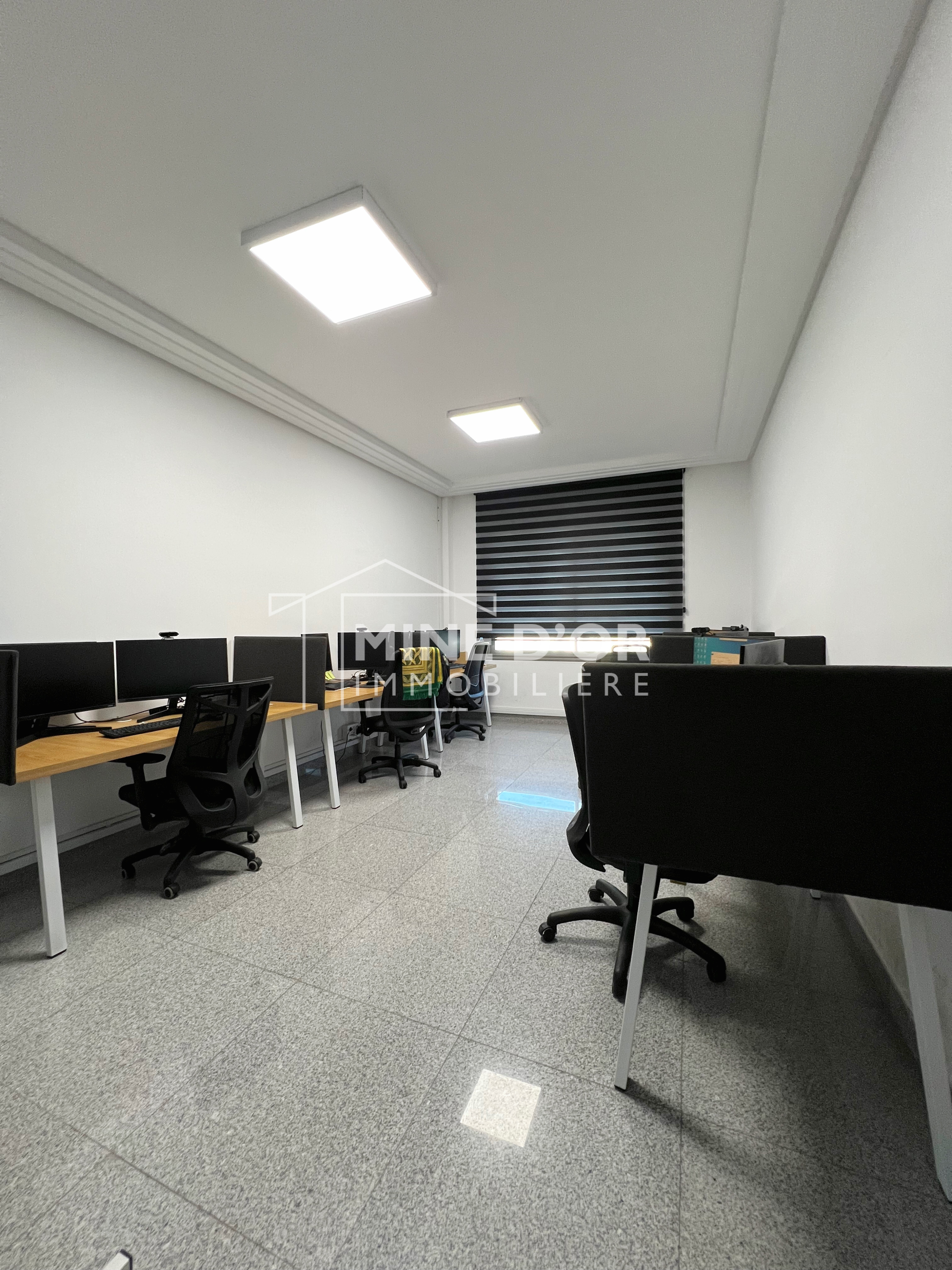 Cite El Khadra&nbsp;Zone urbaine nord&nbsp;Bureaux & Commerces&nbsp;Bureau&nbsp;Bureau en 3 espaces au centre urbain nord