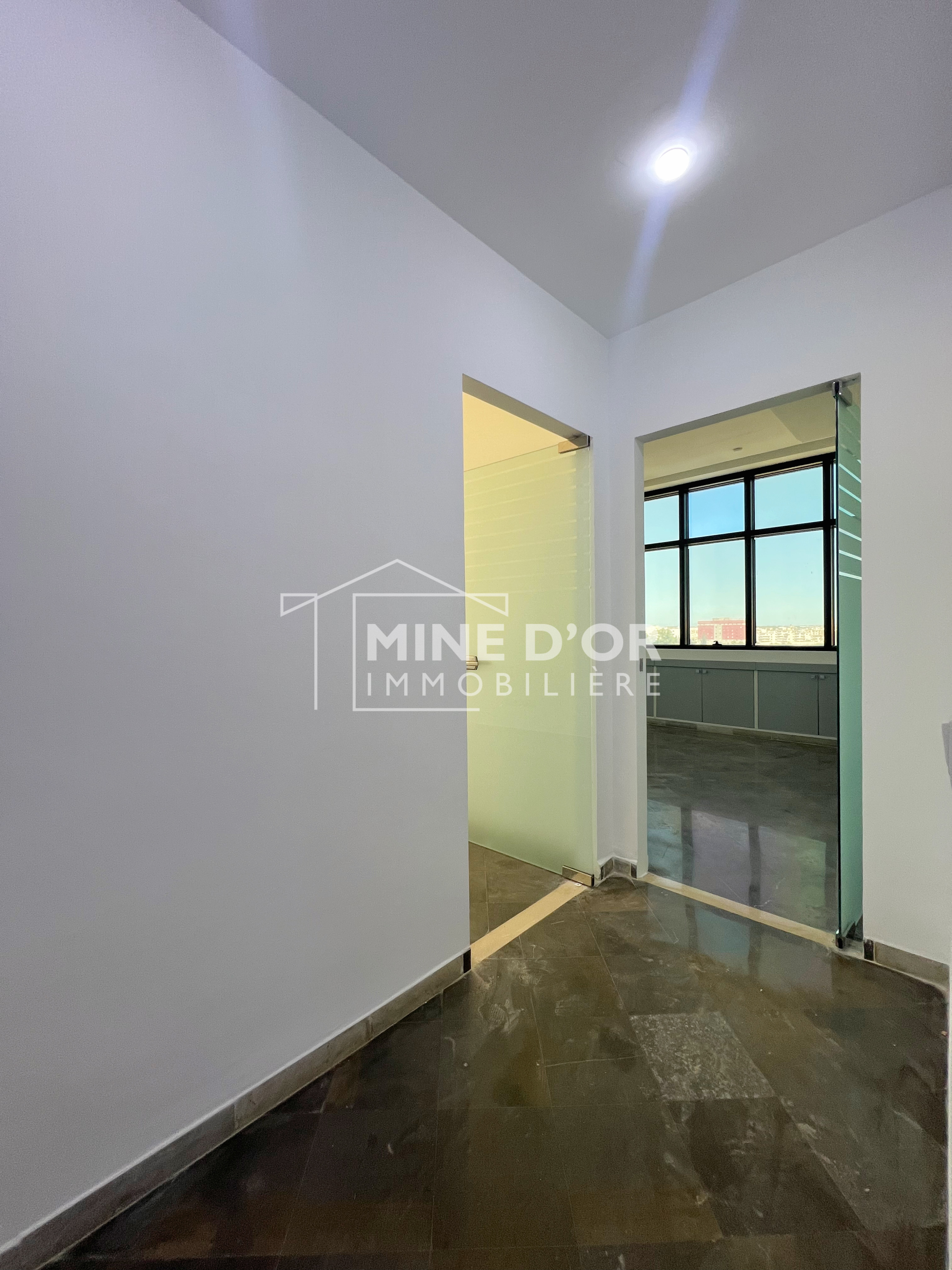 Bab Bhar&nbsp;Montplaisir&nbsp;Bureaux & Commerces&nbsp;Bureau&nbsp;Bureau h2 sur art�re principale � montplaisir