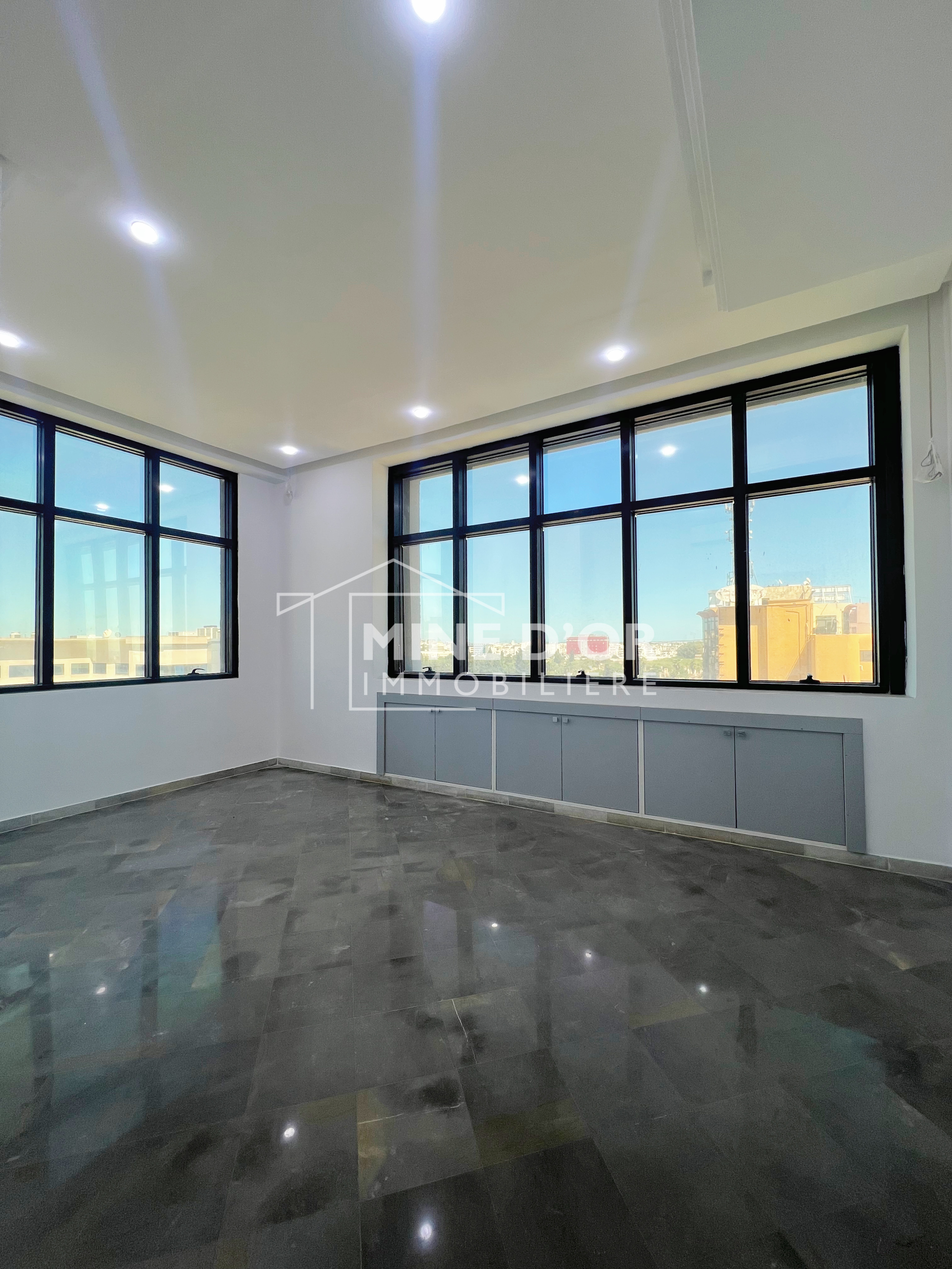 Bab Bhar&nbsp;Montplaisir&nbsp;Bureaux & Commerces&nbsp;Bureau&nbsp;Bureau h2 sur art�re principale � montplaisir