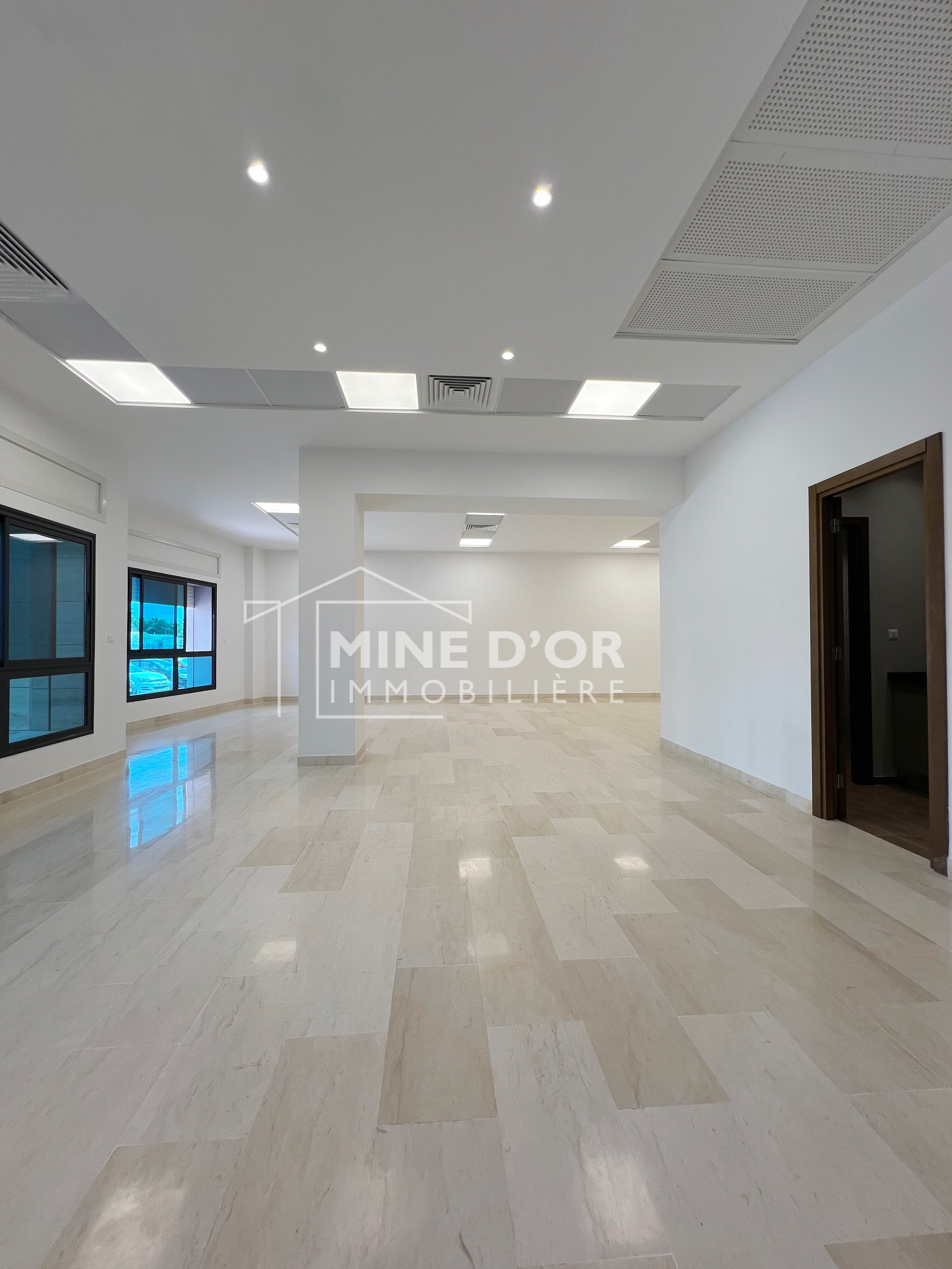 Bab Bhar&nbsp;Montplaisir&nbsp;Bureaux & Commerces&nbsp;Bureau&nbsp;Open space au rdc jamais lou� a montplaisir