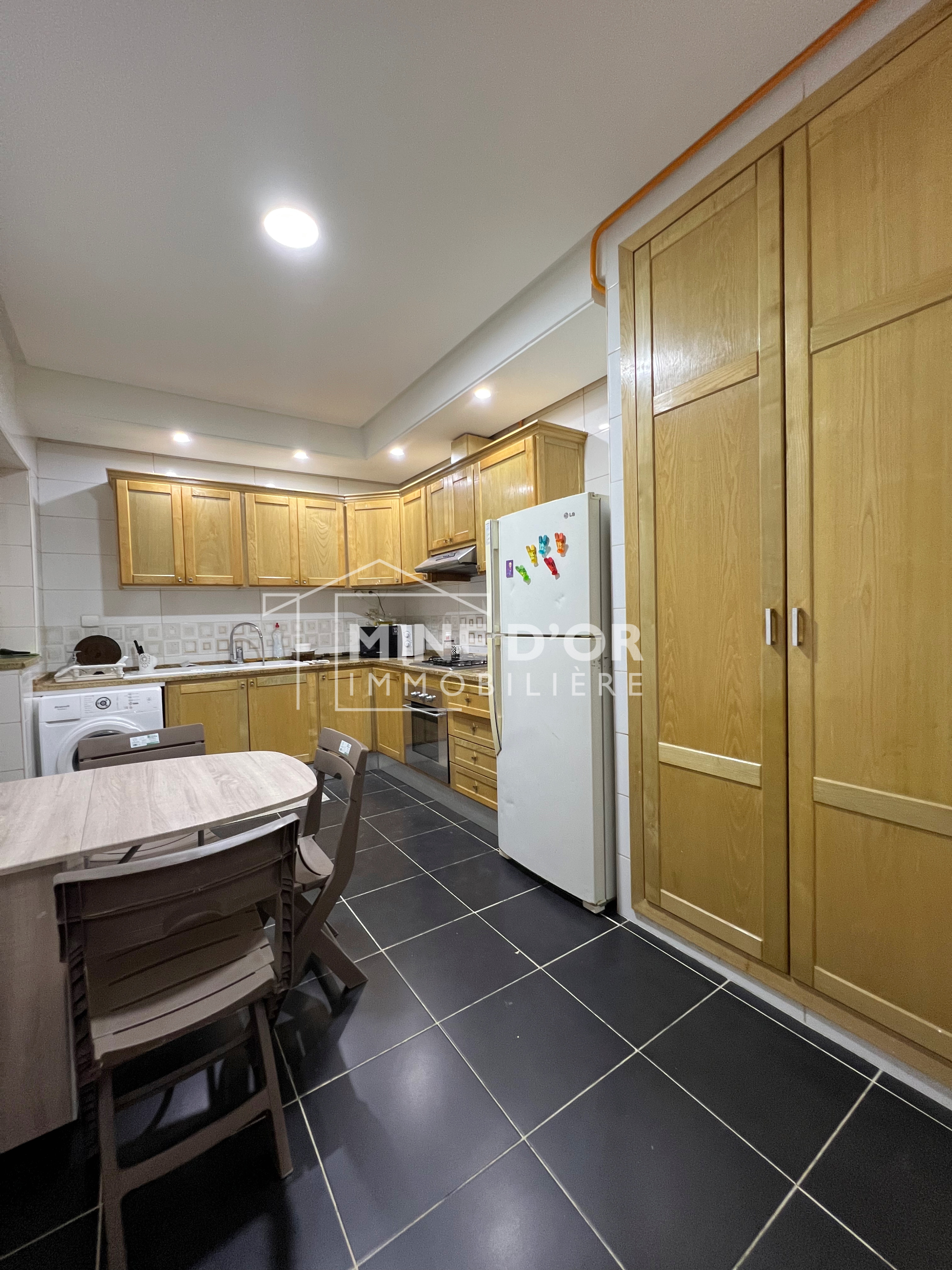 Cite El Khadra&nbsp;Zone urbaine nord&nbsp;Location&nbsp;Appart. 3 pi�ces&nbsp;Al appartement richement meubl� au centre urbain