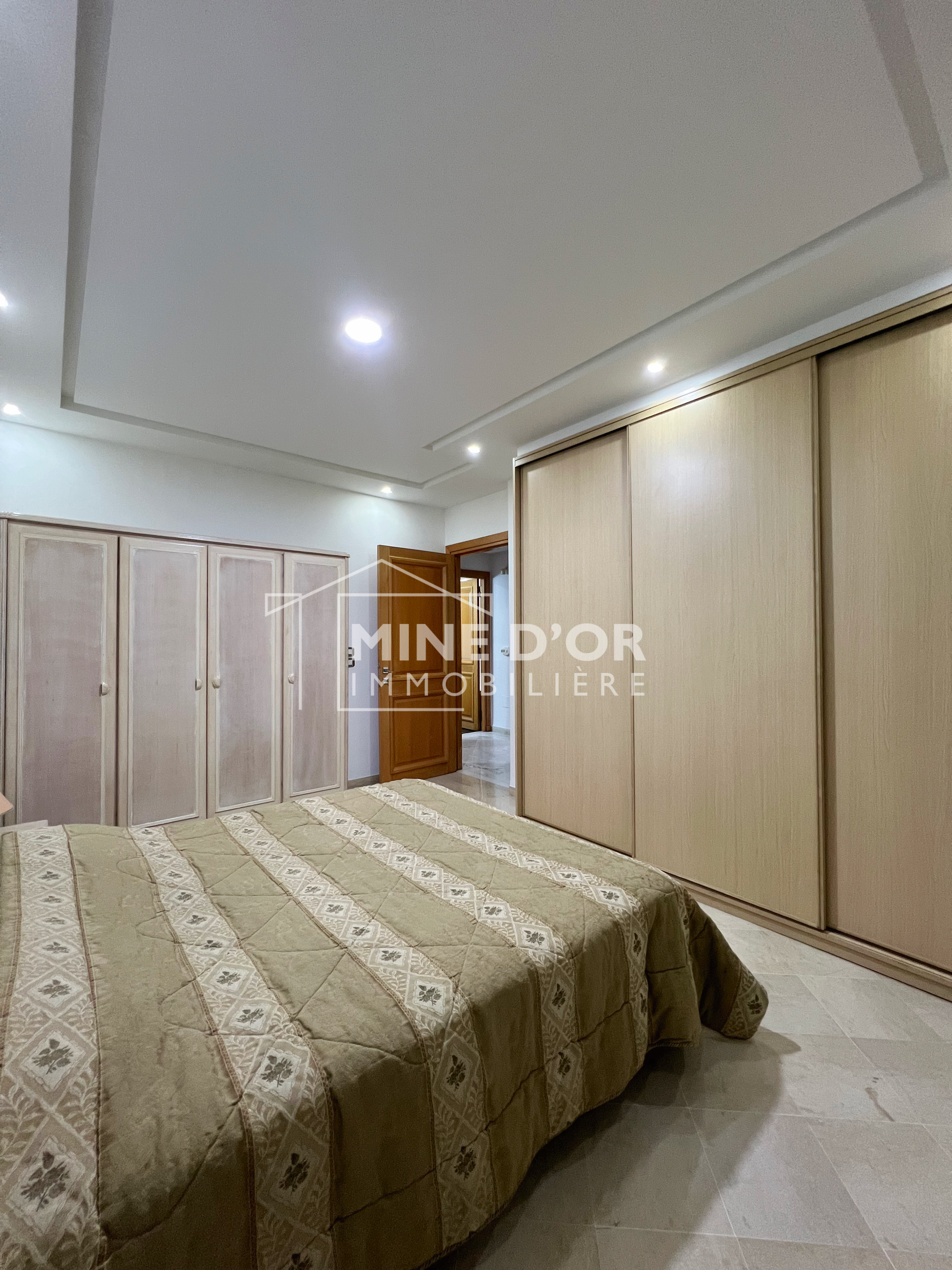 Cite El Khadra&nbsp;Zone urbaine nord&nbsp;Location&nbsp;Appart. 3 pi�ces&nbsp;Al appartement richement meubl� au centre urbain