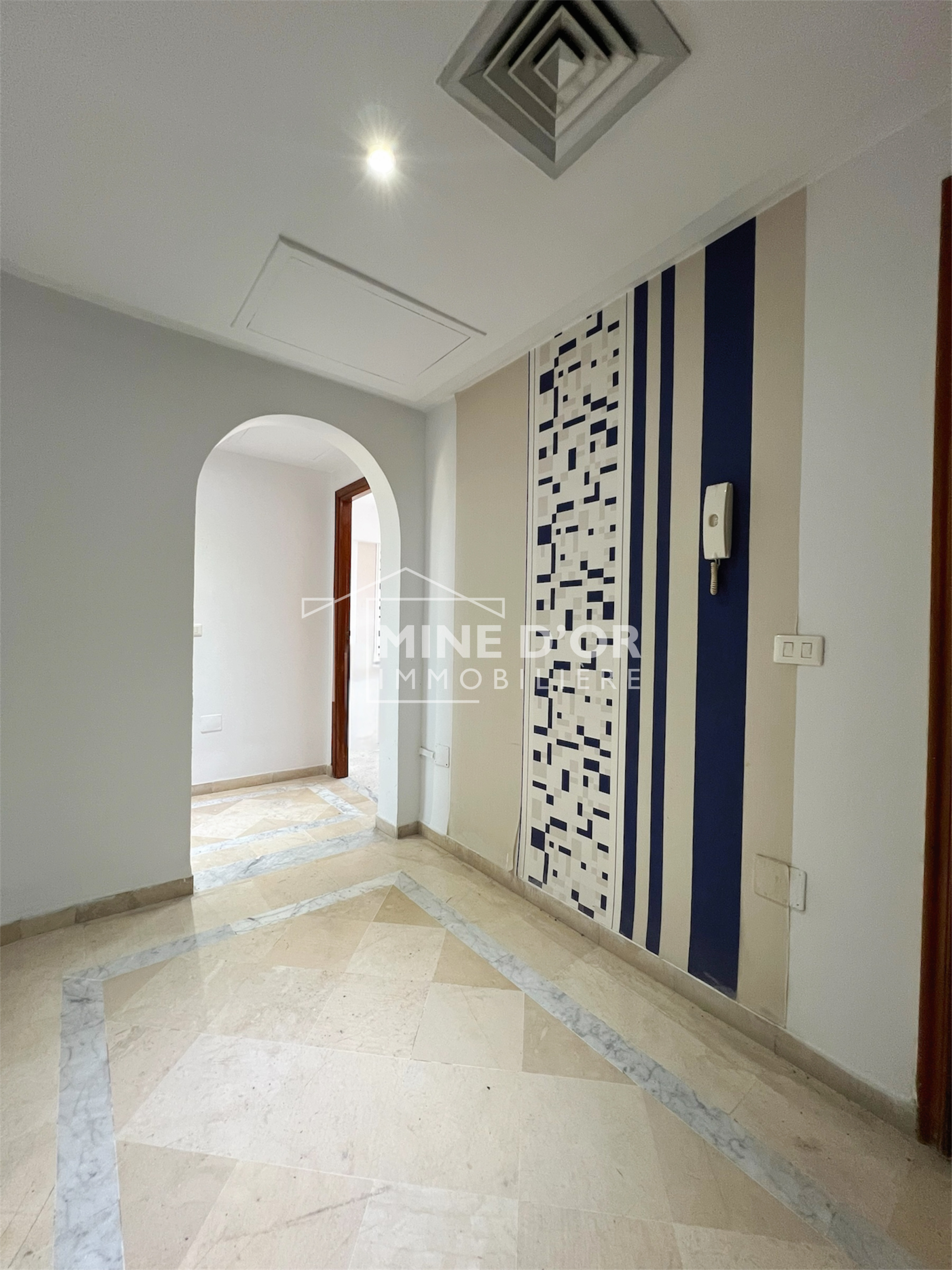 Bab Bhar&nbsp;Montplaisir&nbsp;Bureaux & Commerces&nbsp;Bureau&nbsp;Bureau h4 accesible � montplaisir