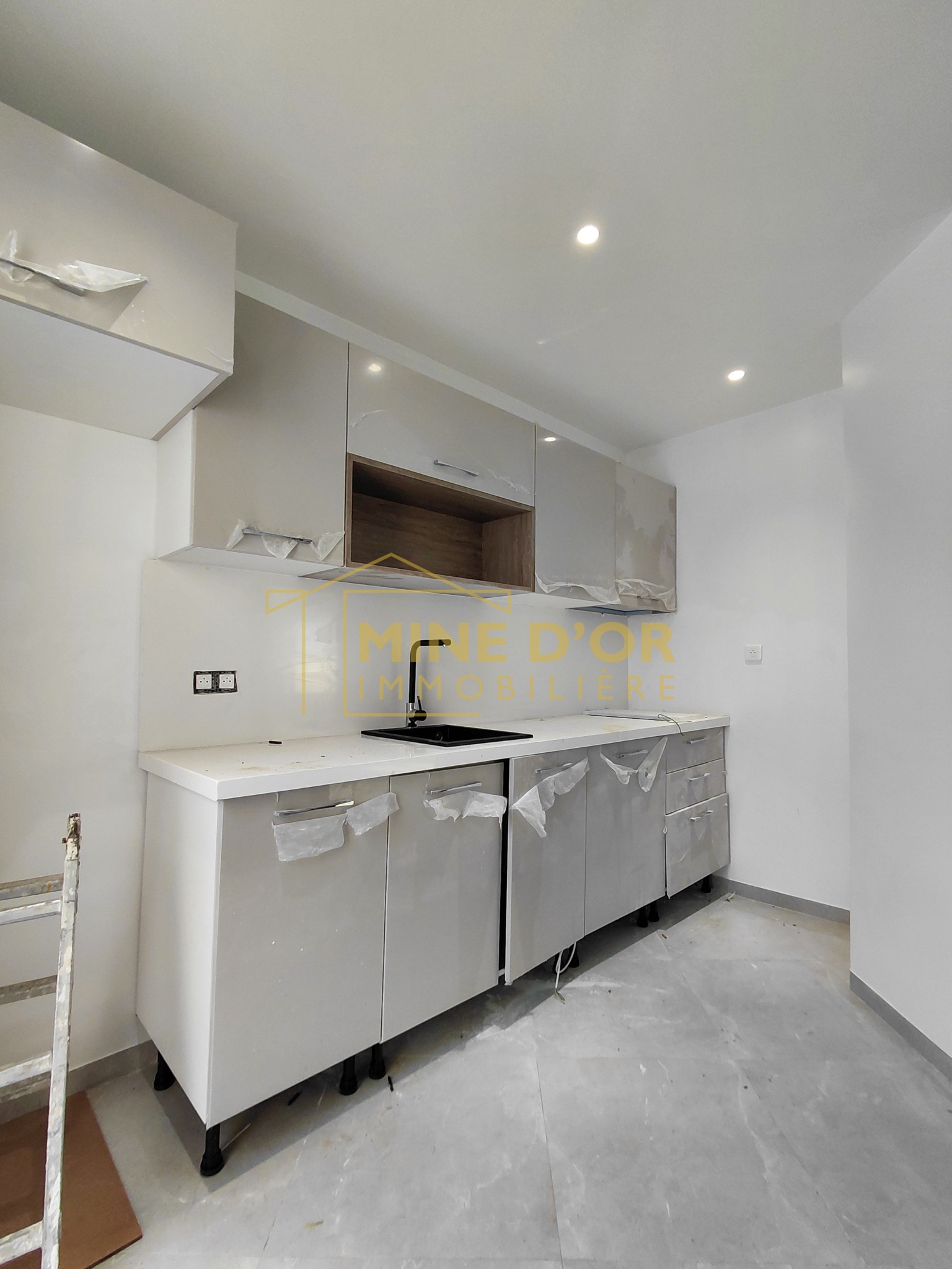 La Marsa&nbsp;Berge Du Lac&nbsp;Bureaux & Commerces&nbsp;Bureau&nbsp;Open space totalement renov� au lac 1