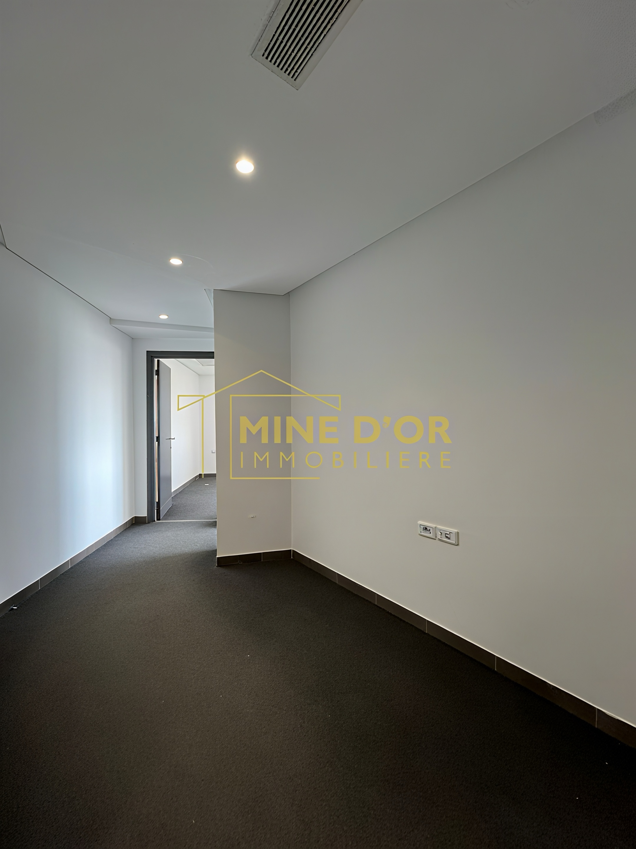 La Soukra&nbsp;Charguia 2&nbsp;Bureaux & Commerces&nbsp;Bureau&nbsp;Bureau en 4 espaces au coeur charguia 2