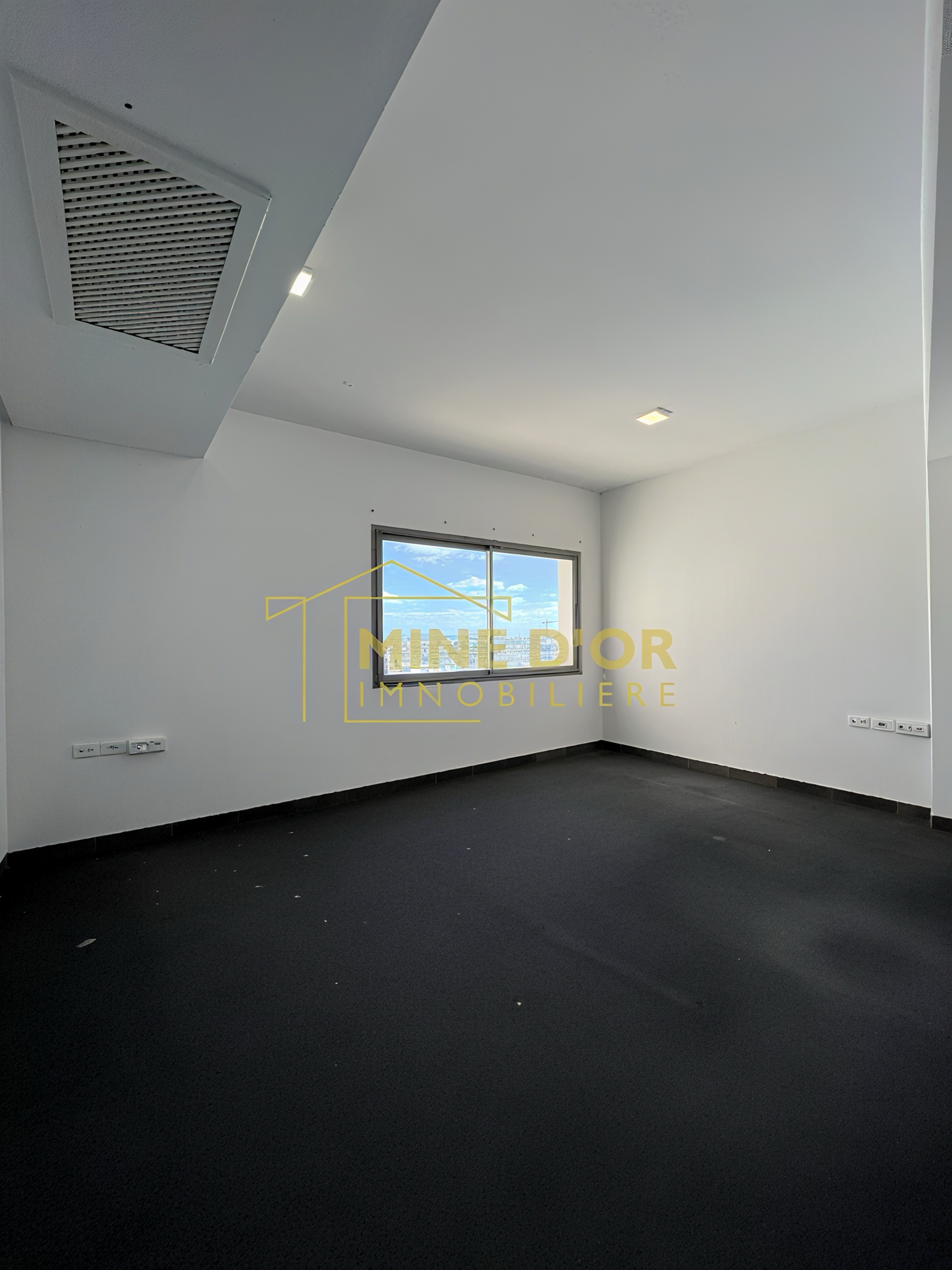 La Soukra&nbsp;Charguia 2&nbsp;Bureaux & Commerces&nbsp;Bureau&nbsp;Bureau en 4 espaces au coeur charguia 2