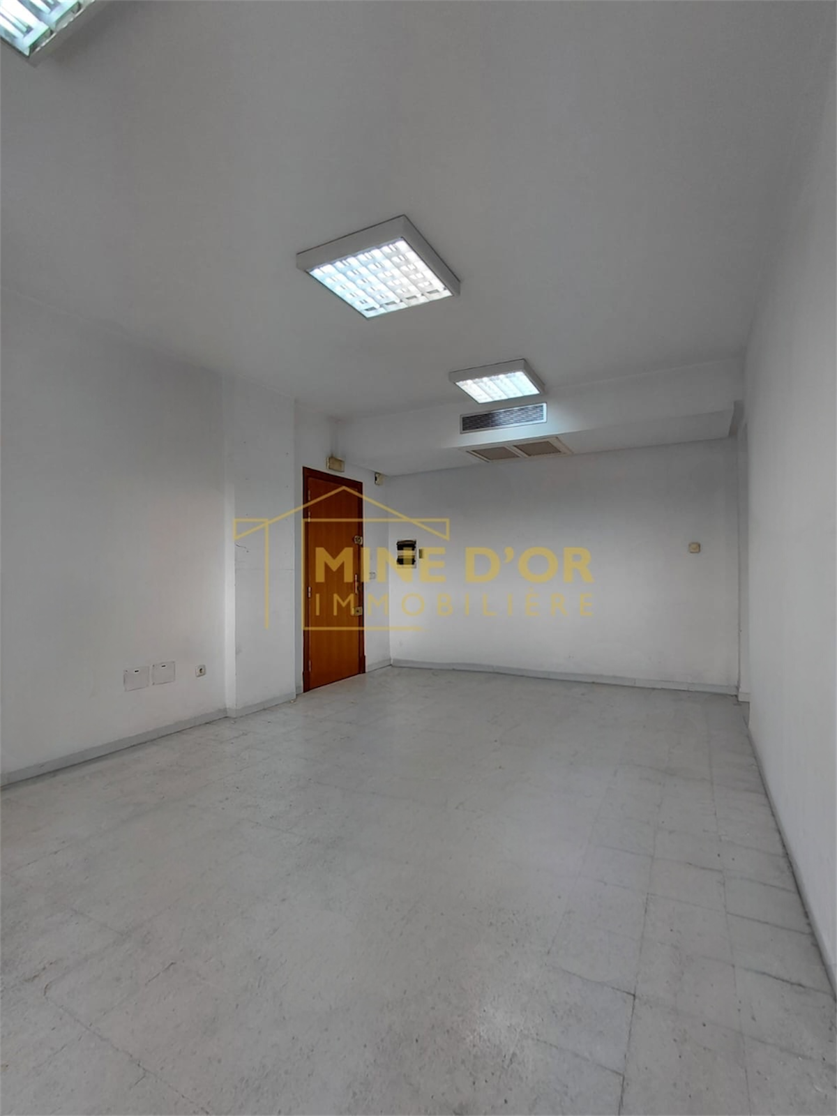 Bab Bhar&nbsp;Republique&nbsp;Vente&nbsp;Surfaces&nbsp;Av un bureau au centre ville tunis