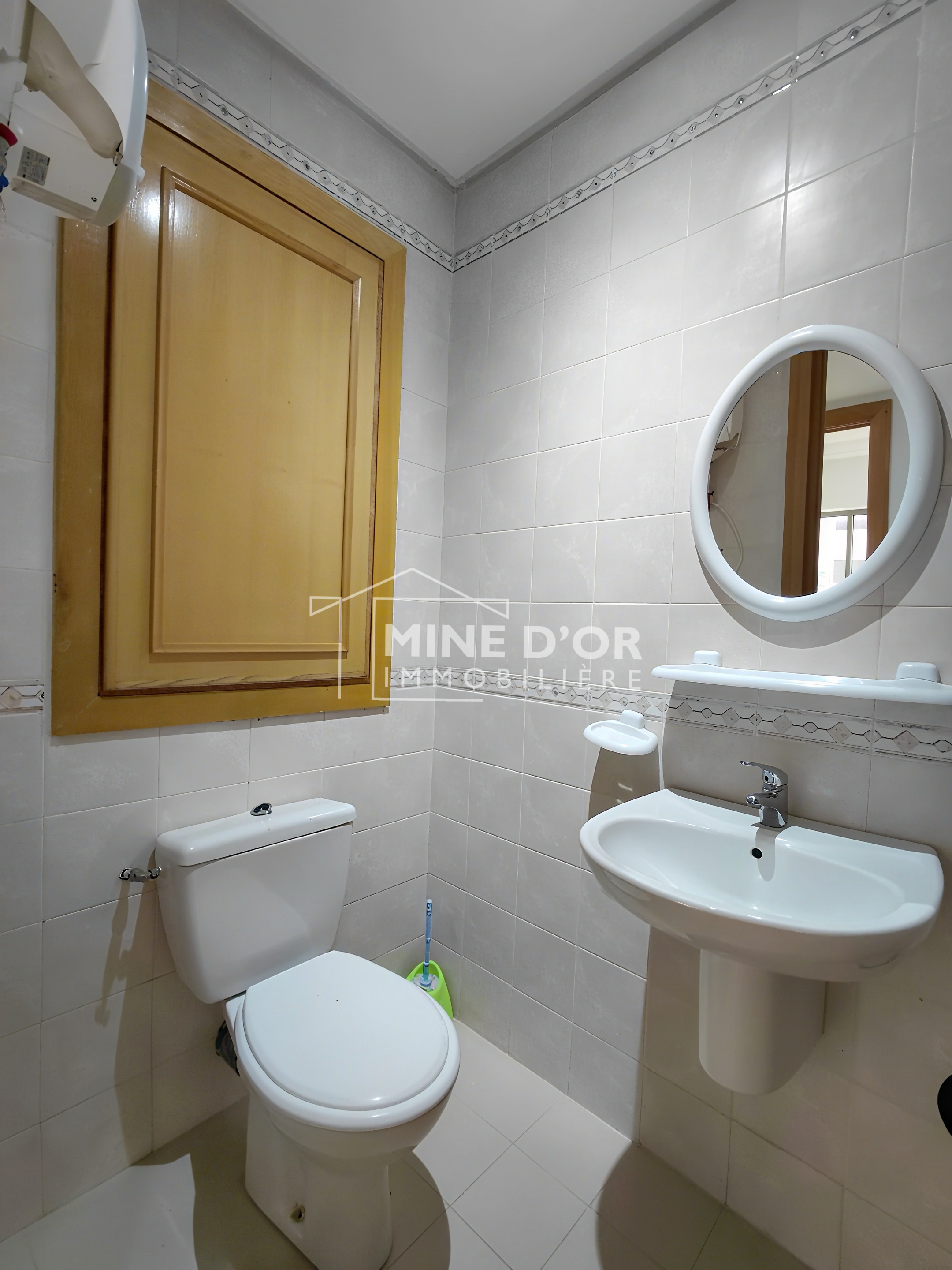 Cite El Khadra&nbsp;Zone urbaine nord&nbsp;Bureaux & Commerces&nbsp;Bureau&nbsp;Bureau open space plus 2pi�ces au centre urbain