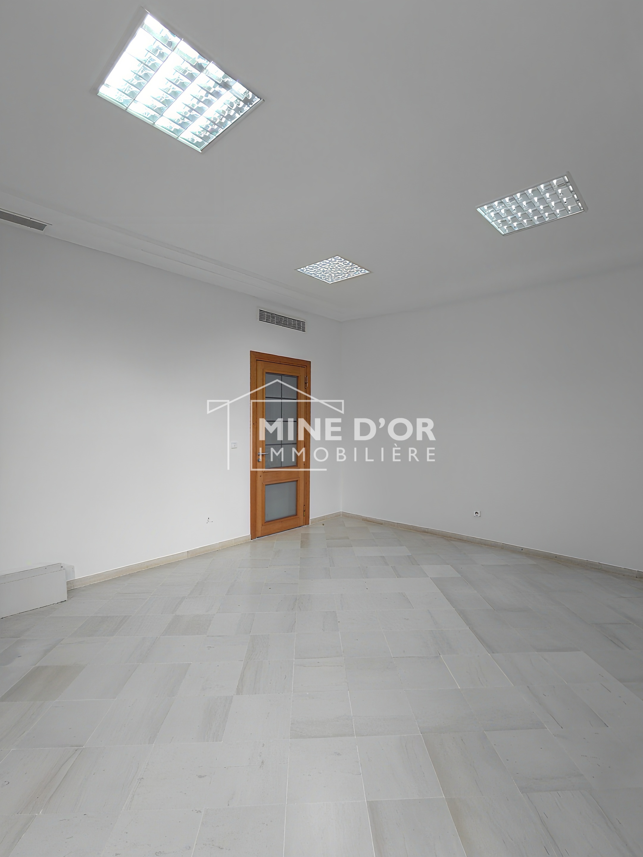 Cite El Khadra&nbsp;Zone urbaine nord&nbsp;Bureaux & Commerces&nbsp;Bureau&nbsp;Bureau open space plus 2pi�ces au centre urbain