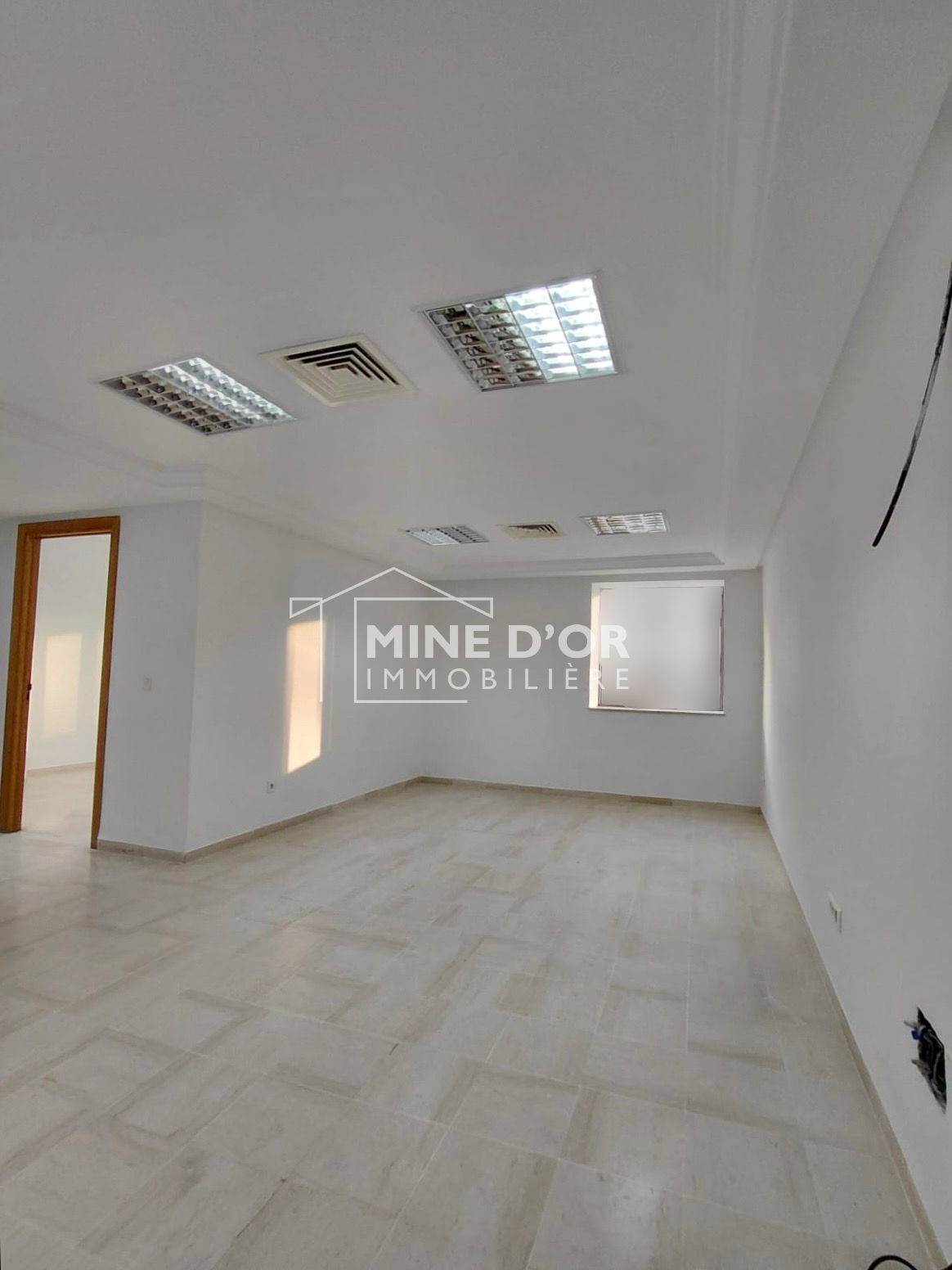 Cite El Khadra&nbsp;Zone urbaine nord&nbsp;Bureaux & Commerces&nbsp;Bureau&nbsp;Bureau open space plus 2pi�ces au centre urbain