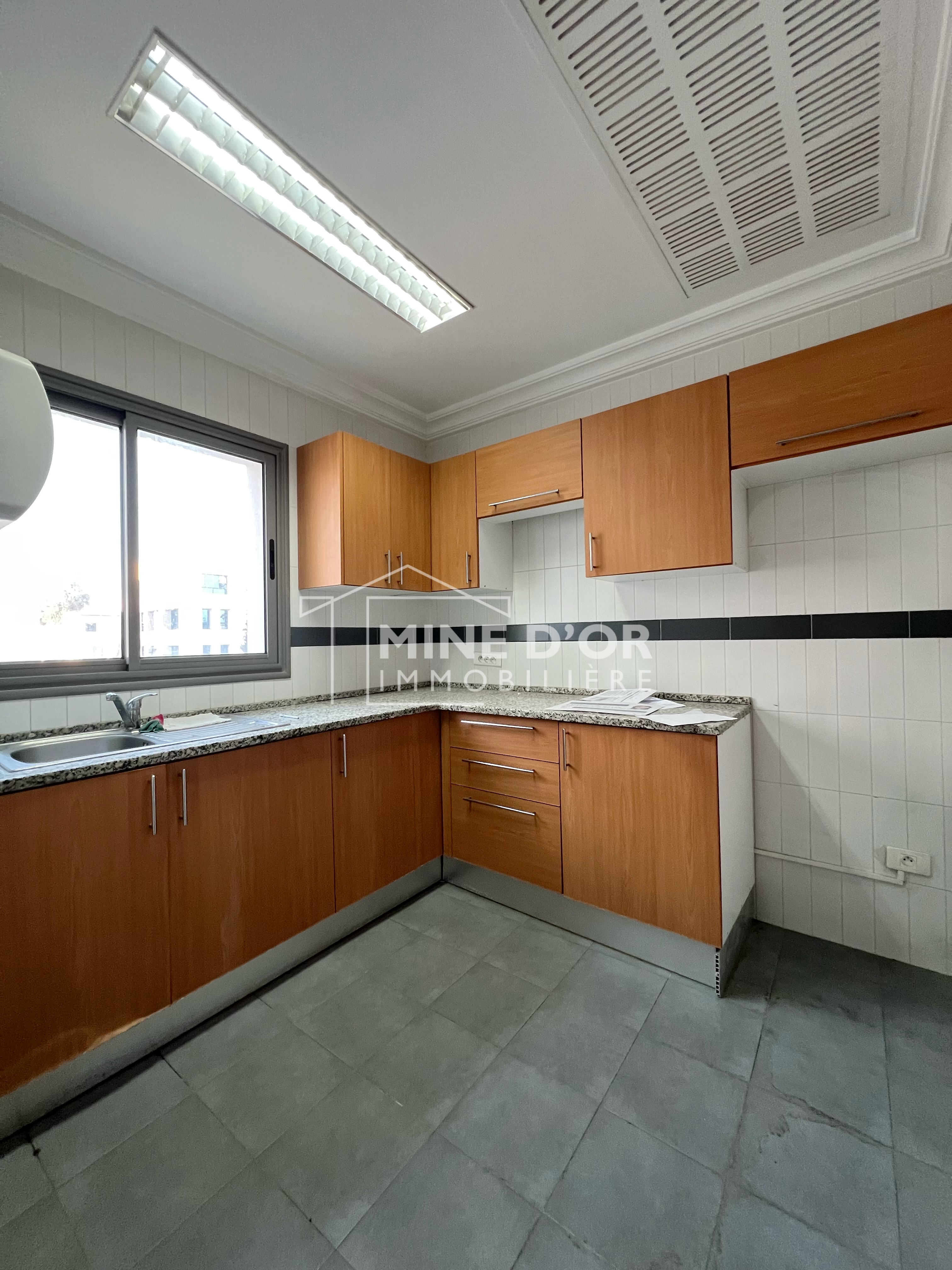 Cite El Khadra&nbsp;Cite Jardins&nbsp;Bureaux & Commerces&nbsp;Bureau&nbsp;Plateau spacieux 365m � cit� les jardins tunis