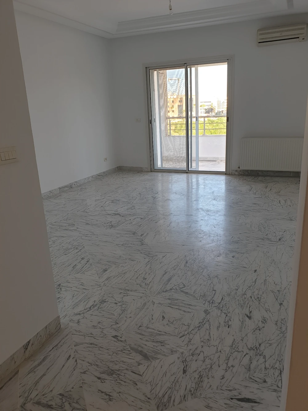 Cite El Khadra&nbsp;Zone urbaine nord&nbsp;Location&nbsp;Appart. 3 pi�ces&nbsp;Al apprt s2 haut standing au centre urbain