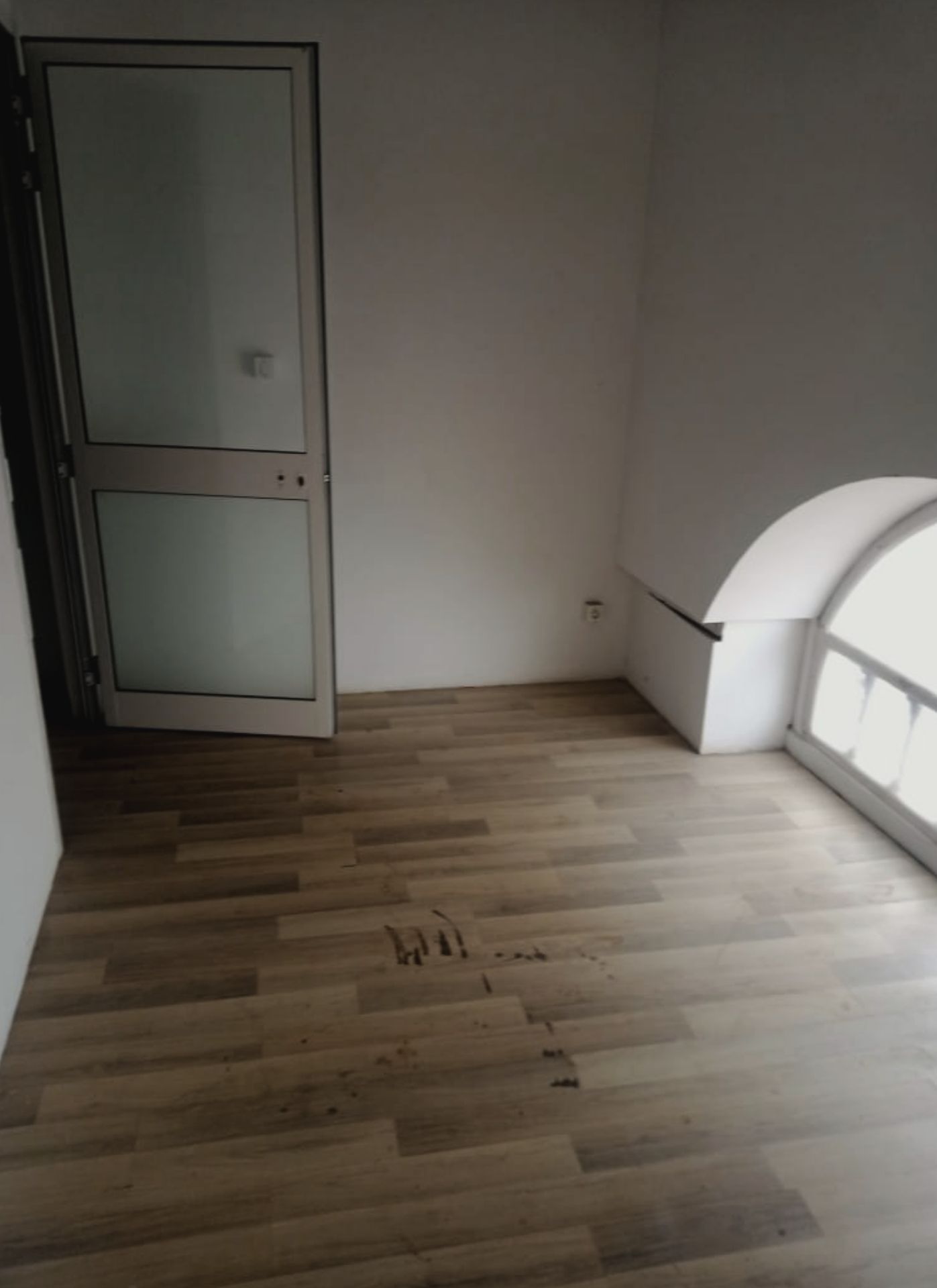 Ariana Ville&nbsp;Cite Ennasr 2&nbsp;Bureaux & Commerces&nbsp;Bureau&nbsp;Bureau 1 pi�ce plein centre cit� ennasr