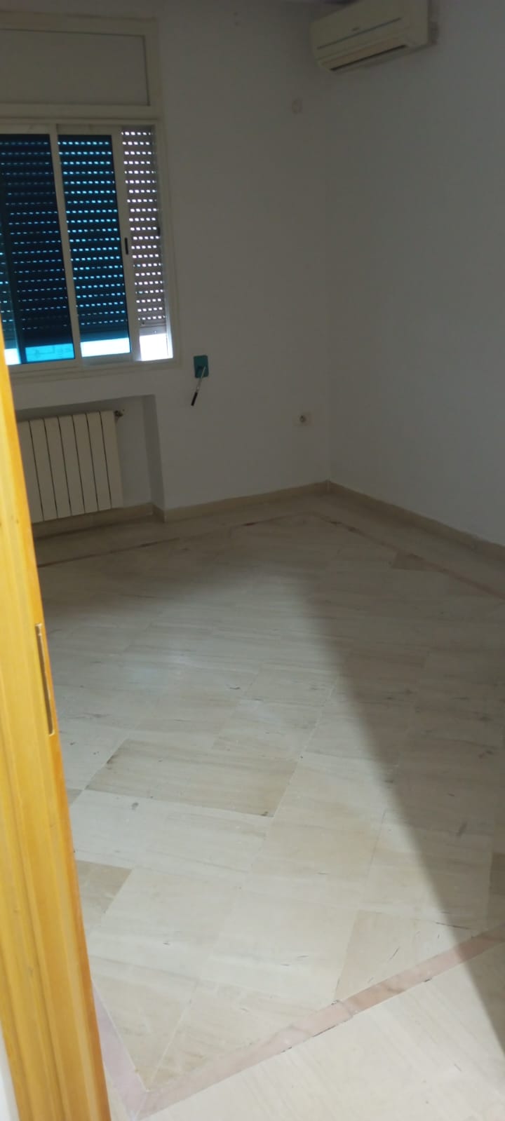 Ariana Ville&nbsp;Cite Ennasr 1&nbsp;Location&nbsp;Appart. 2 pi�ces&nbsp;S1 lux 850 dt par mois