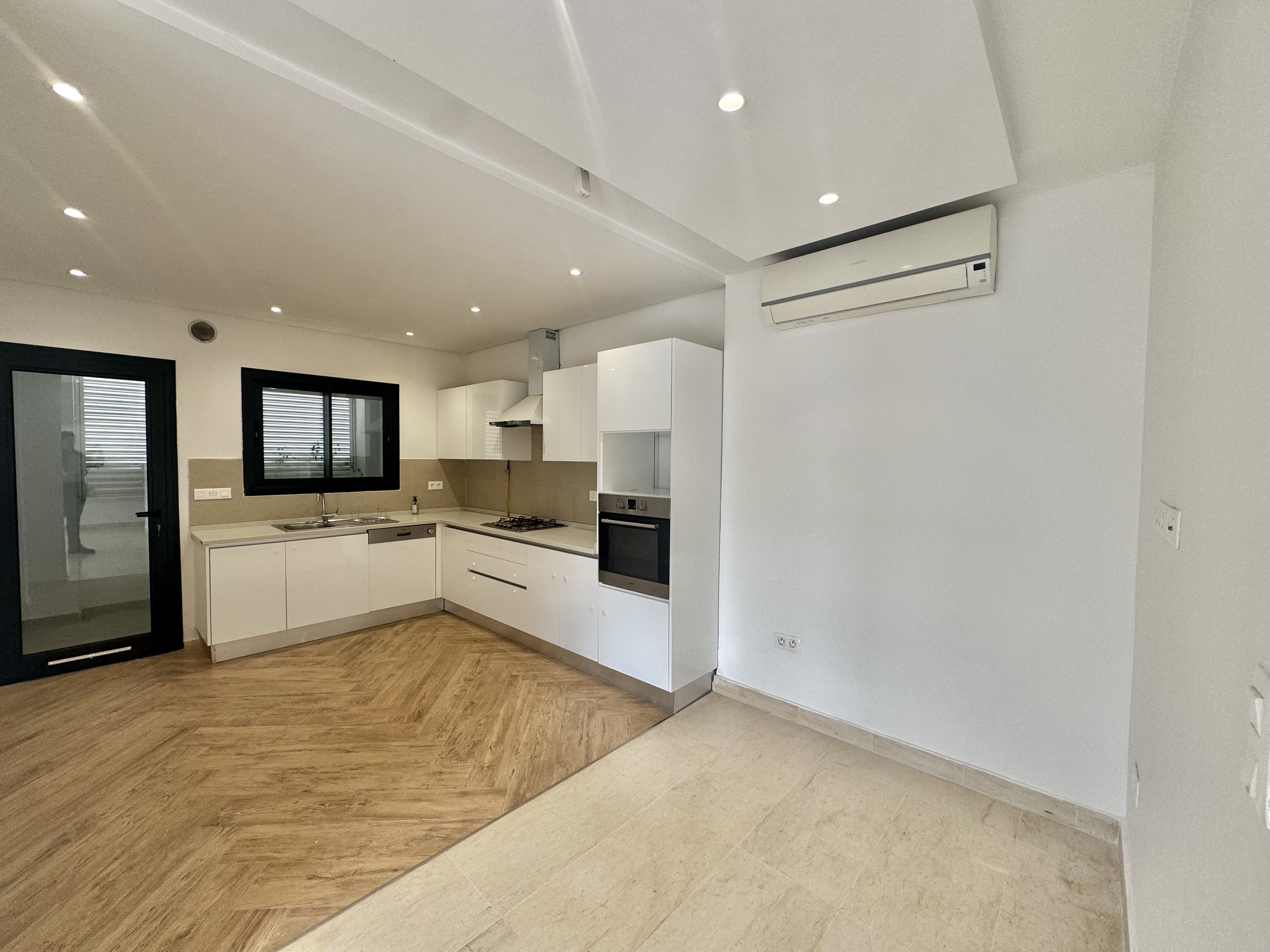 La Soukra&nbsp;La Soukra&nbsp;Location&nbsp;Duplex&nbsp;Triplex s4 � la soukra