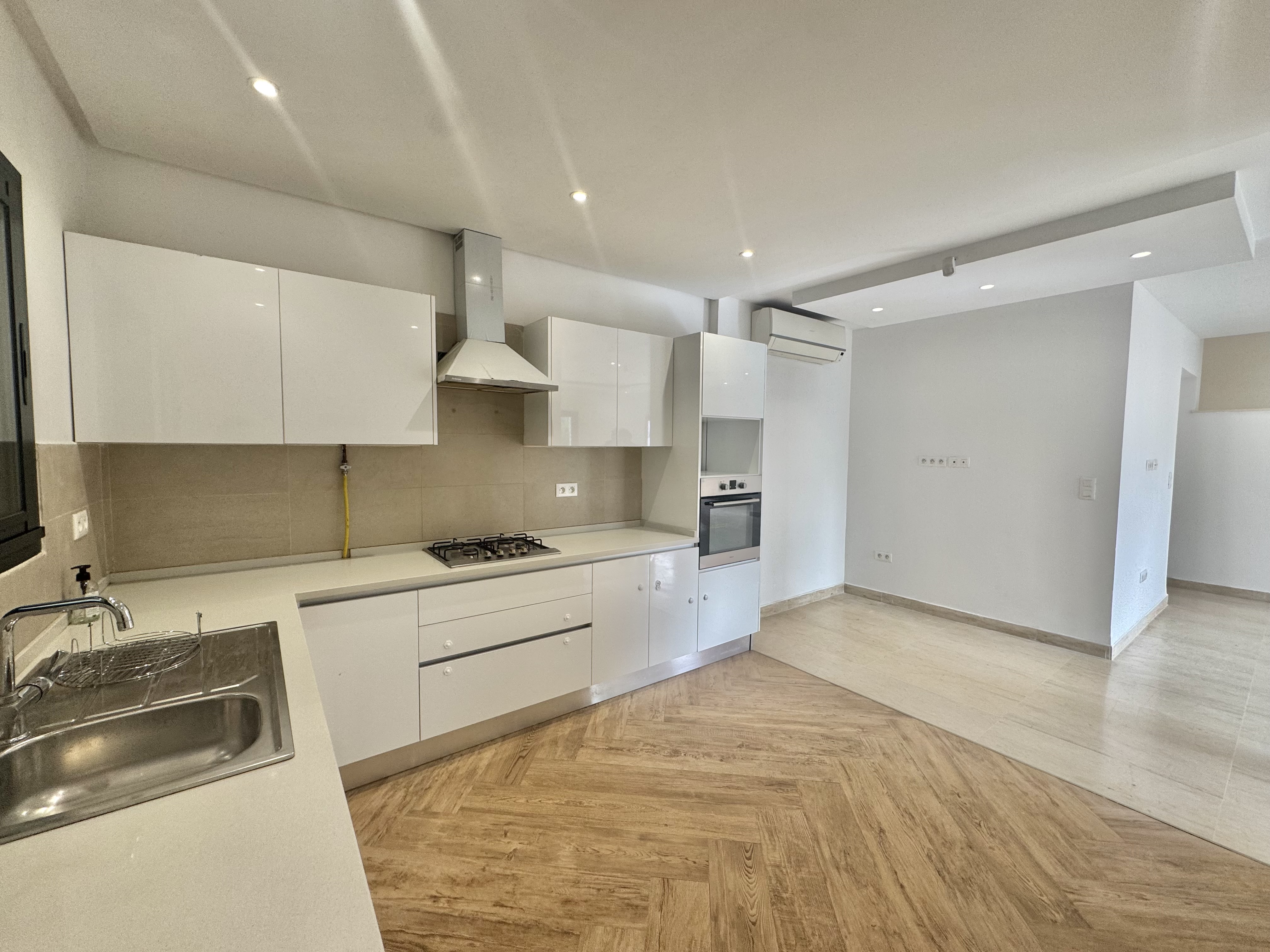 La Soukra&nbsp;La Soukra&nbsp;Location&nbsp;Duplex&nbsp;Triplex s4 � la soukra