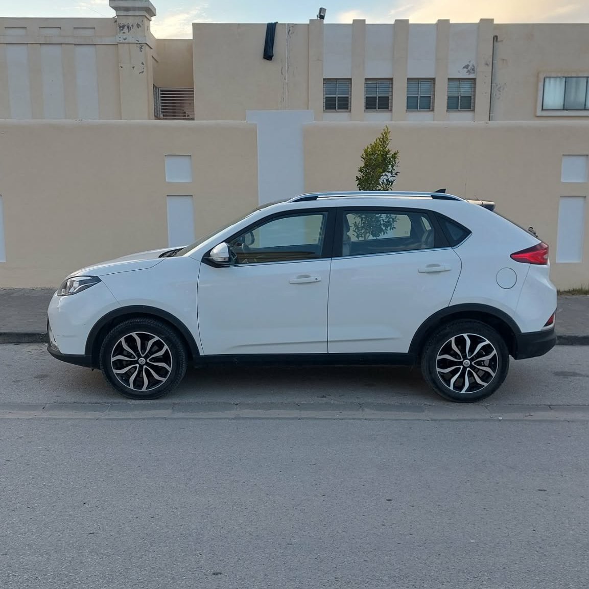 La Marsa&nbsp;Berge Du Lac&nbsp;Mg&nbsp;Autre Mod�le&nbsp;Mg gs luxe suv puissant �l�gant et 4x4  1�re main