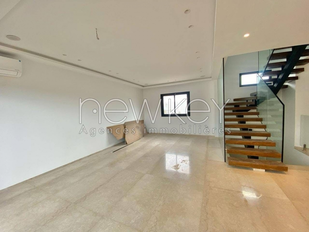 La Marsa&nbsp;Gammart&nbsp;Location&nbsp;Maisons&nbsp;Une villa s4 avec piscine r�f 8650a