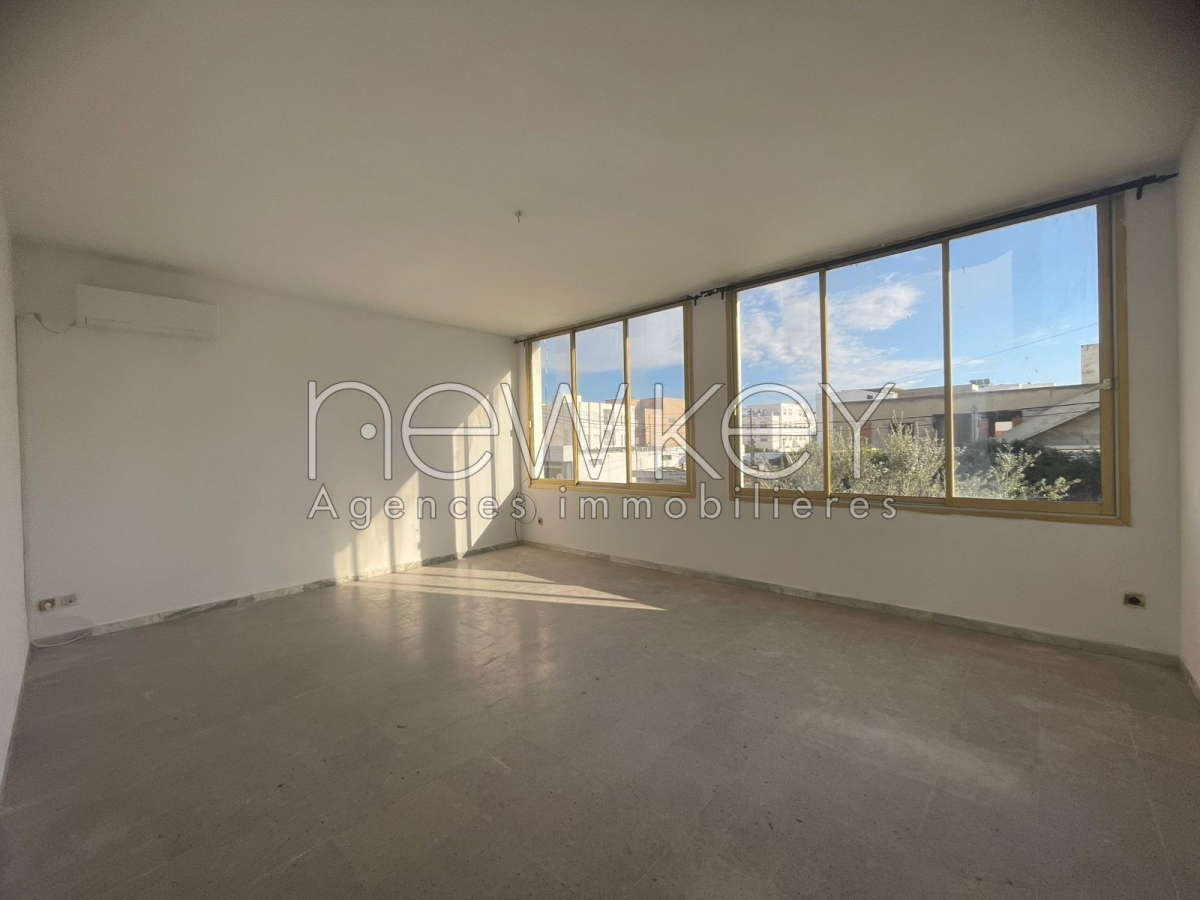 La Marsa&nbsp;Cite Du Stade&nbsp;Location&nbsp;Appart. 3 pi�ces&nbsp;�tage de villa s2 � la marsa r�f 8751a