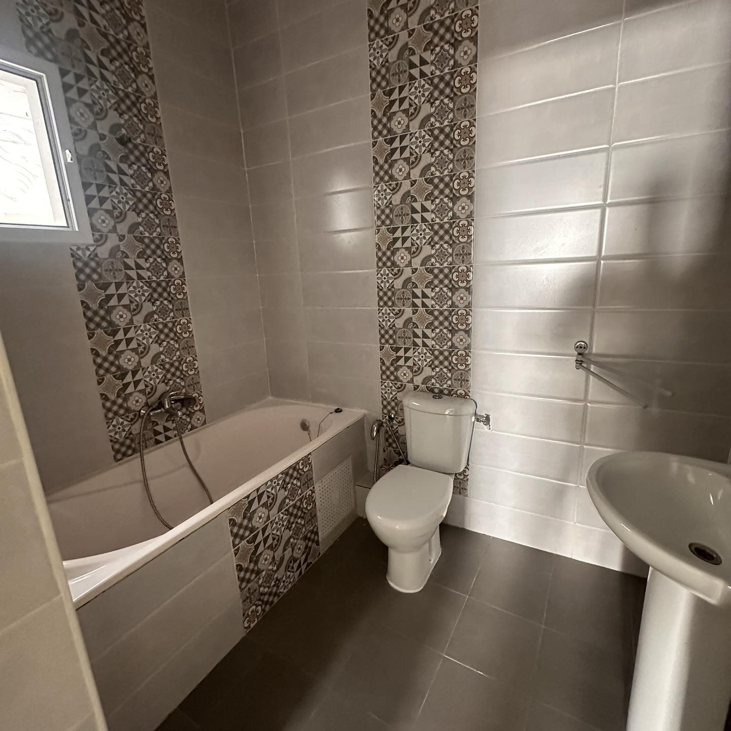 Hammam Chatt&nbsp;Borj Cedria&nbsp;Location&nbsp;Appart. 3 pi�ces&nbsp;Appartement s2 au rdc d'une villa