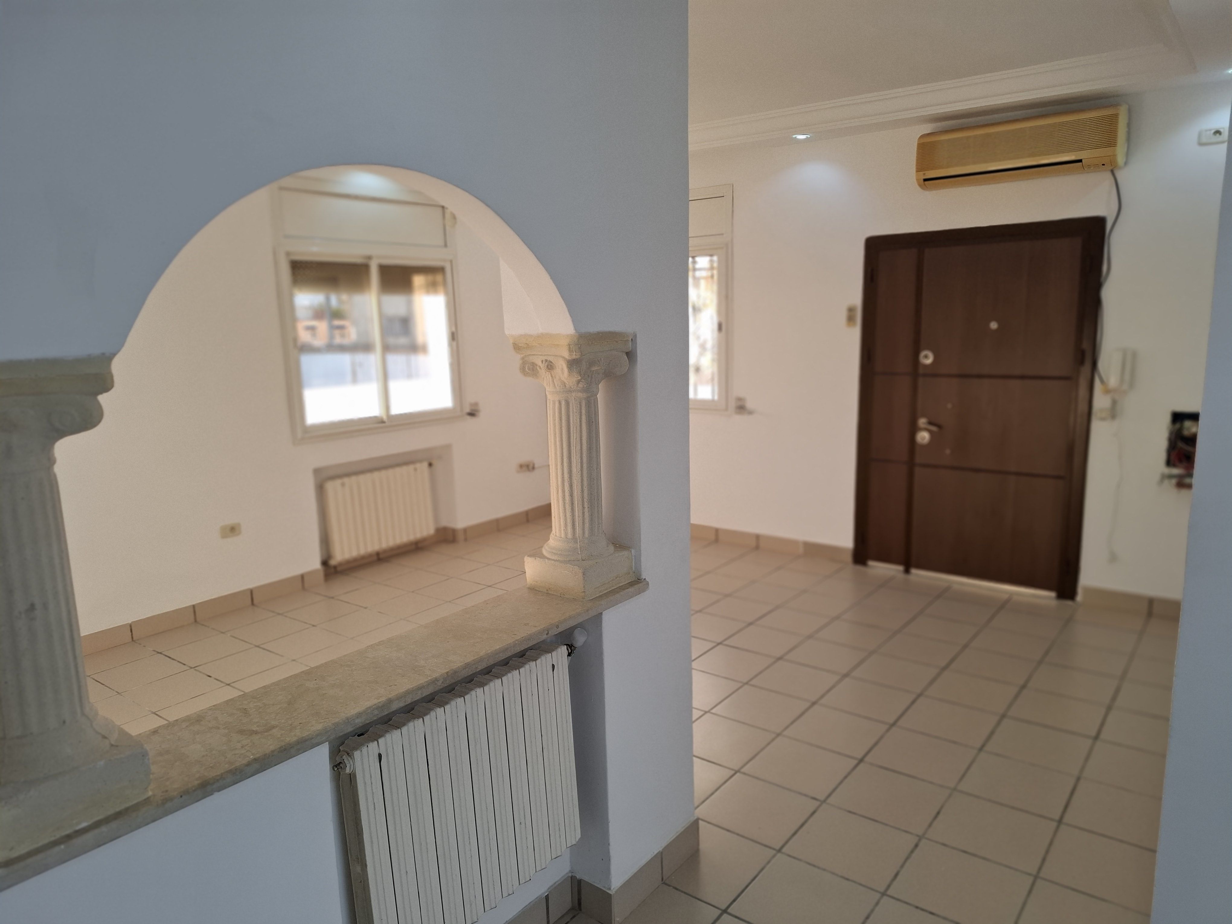 La Marsa&nbsp;El Aouina&nbsp;Location&nbsp;Appart. 3 pi�ces&nbsp;S et 2ch a l'aouina ta�eb m'hiri