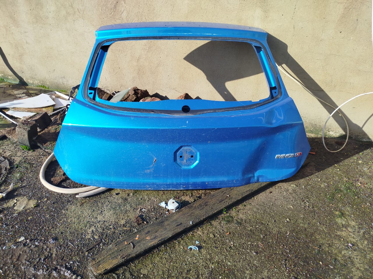 Megrine&nbsp;Megrine&nbsp;Autre&nbsp;Autre&nbsp;Parachoque oroginal et mal arri�re oroginal