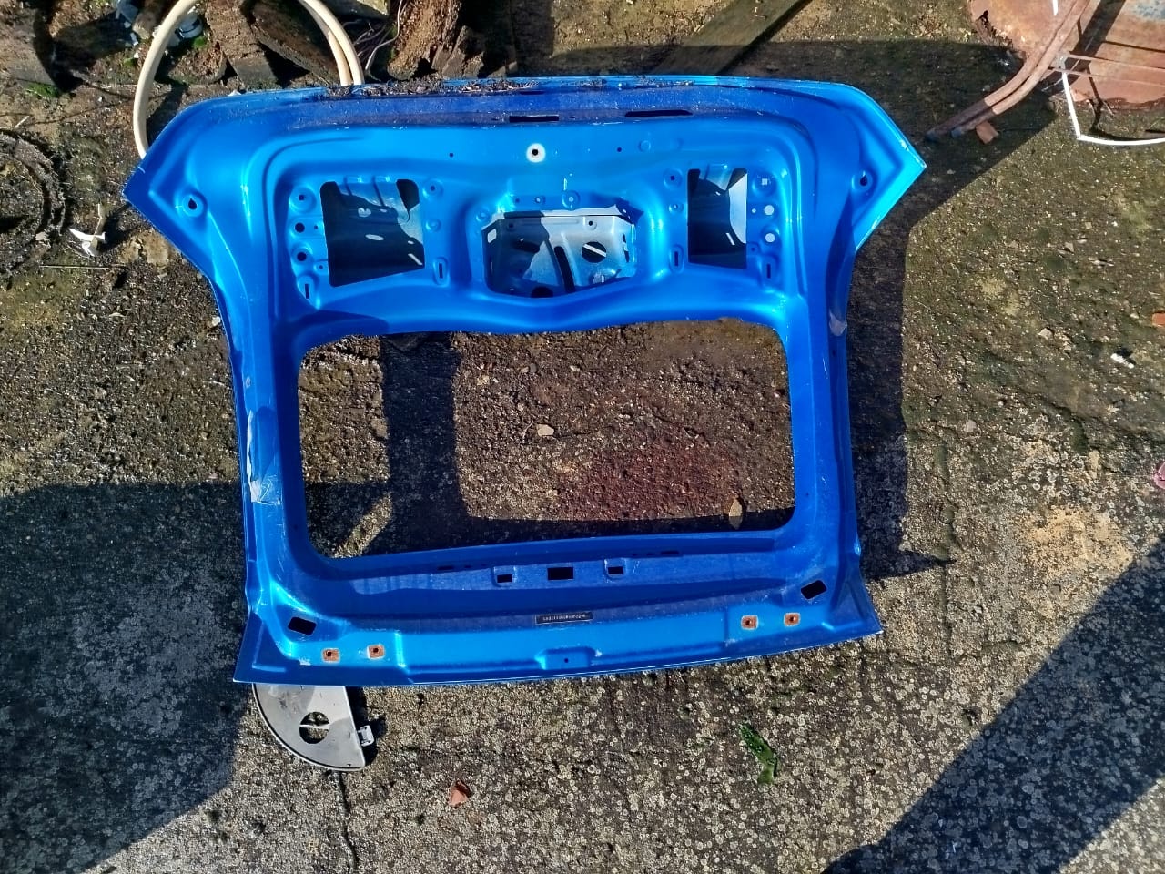 Megrine&nbsp;Megrine&nbsp;Autre&nbsp;Autre&nbsp;Parachoque oroginal et mal arri�re oroginal