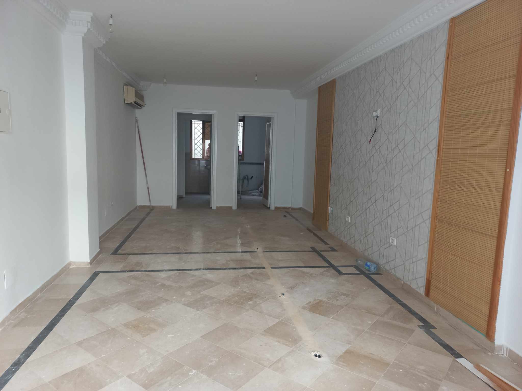 La Marsa&nbsp;Berge Du Lac&nbsp;Bureaux & Commerces&nbsp;Surfaces&nbsp;Local 45m lac 1