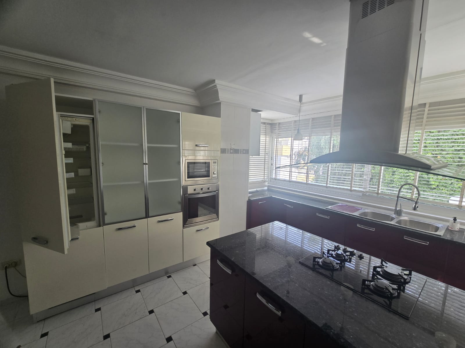 El Menzah&nbsp;El Menzah 4&nbsp;Location&nbsp;Appart. 4 pi�ces&nbsp;S plus 3 hst a el manzah 4 wb4425