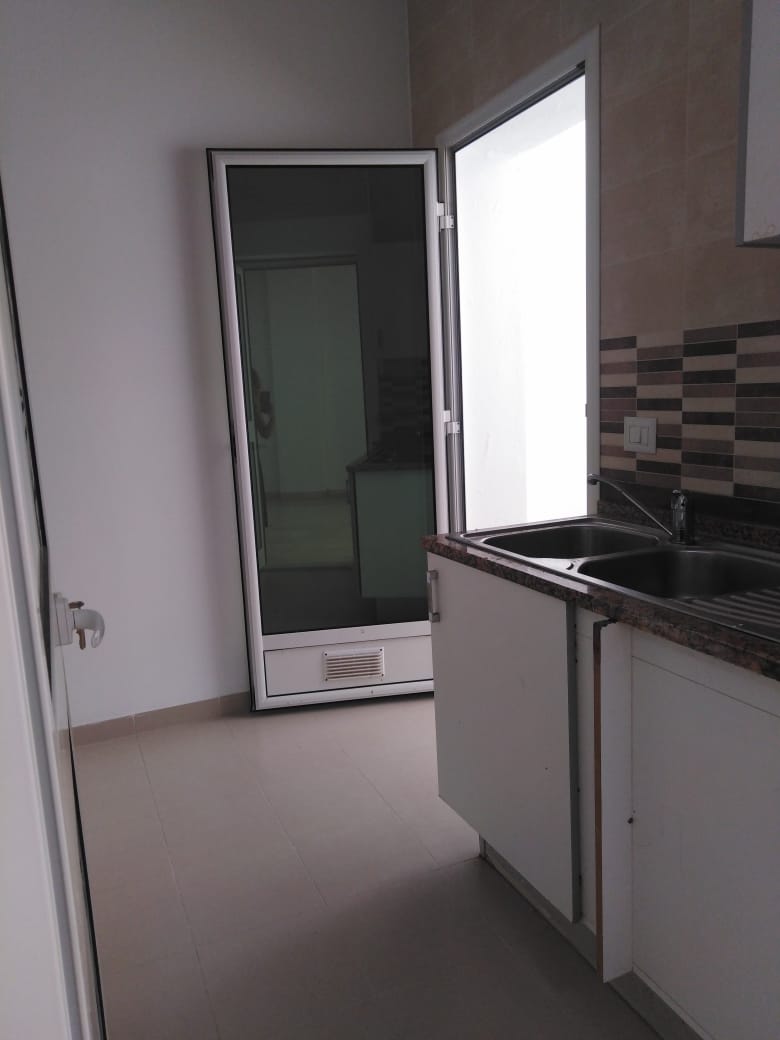 Ain Zaghouan&nbsp;Ain Zaghouan&nbsp;Location&nbsp;Appart. 4 pi�ces&nbsp;H plus trois bureautique � l'aouina