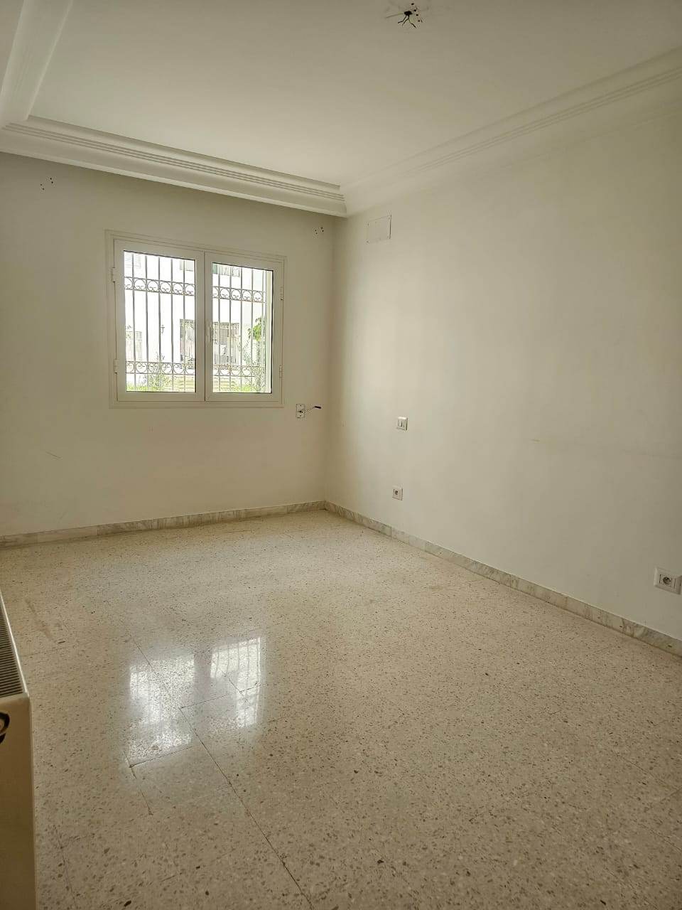 Ain Zaghouan&nbsp;Ain Zaghouan&nbsp;Location&nbsp;Appart. 4 pi�ces&nbsp;H plus trois bureautique � l'aouina