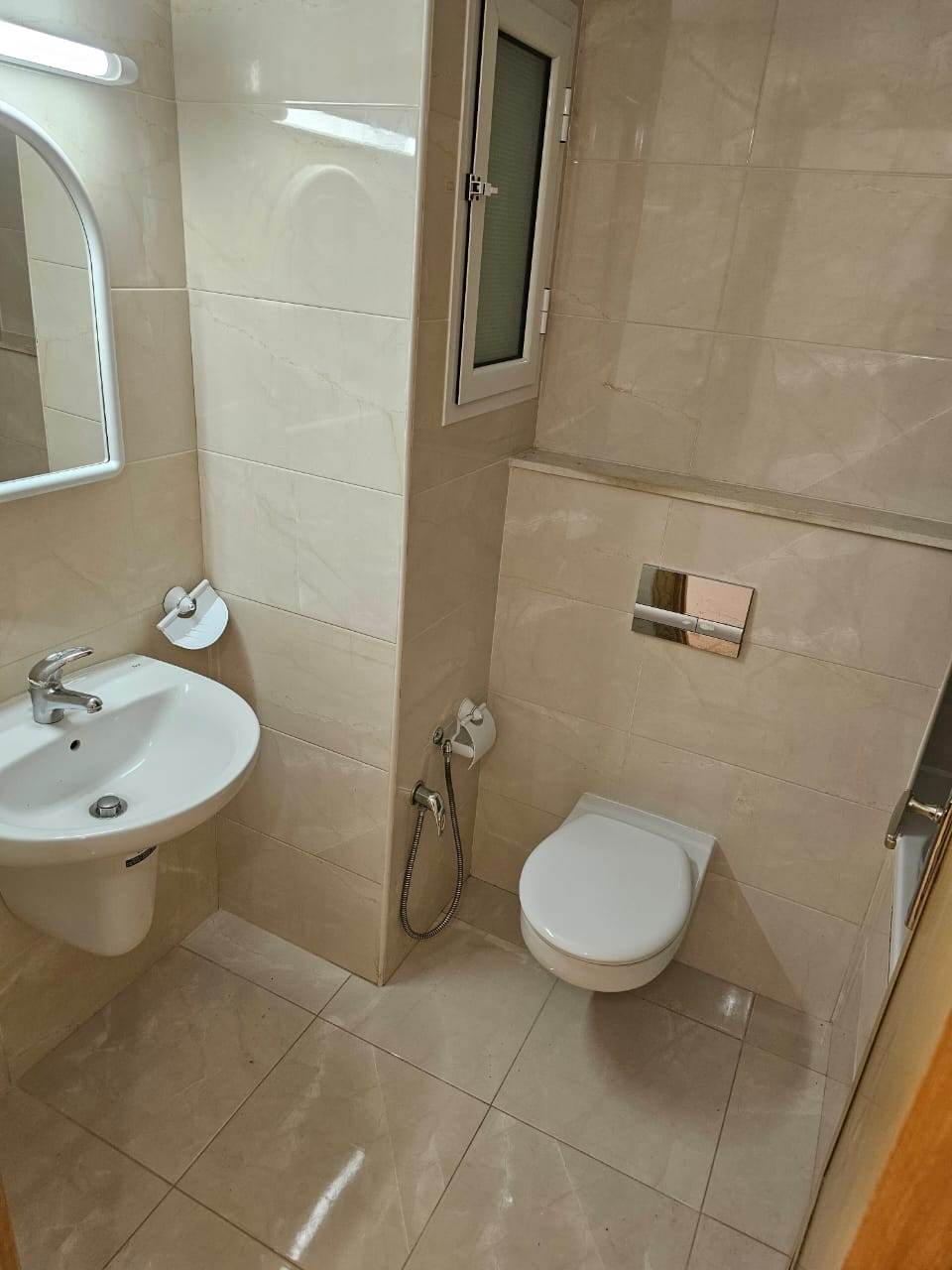 Ain Zaghouan&nbsp;Ain Zaghouan&nbsp;Location&nbsp;Appart. 4 pi�ces&nbsp;H plus trois bureautique � l'aouina