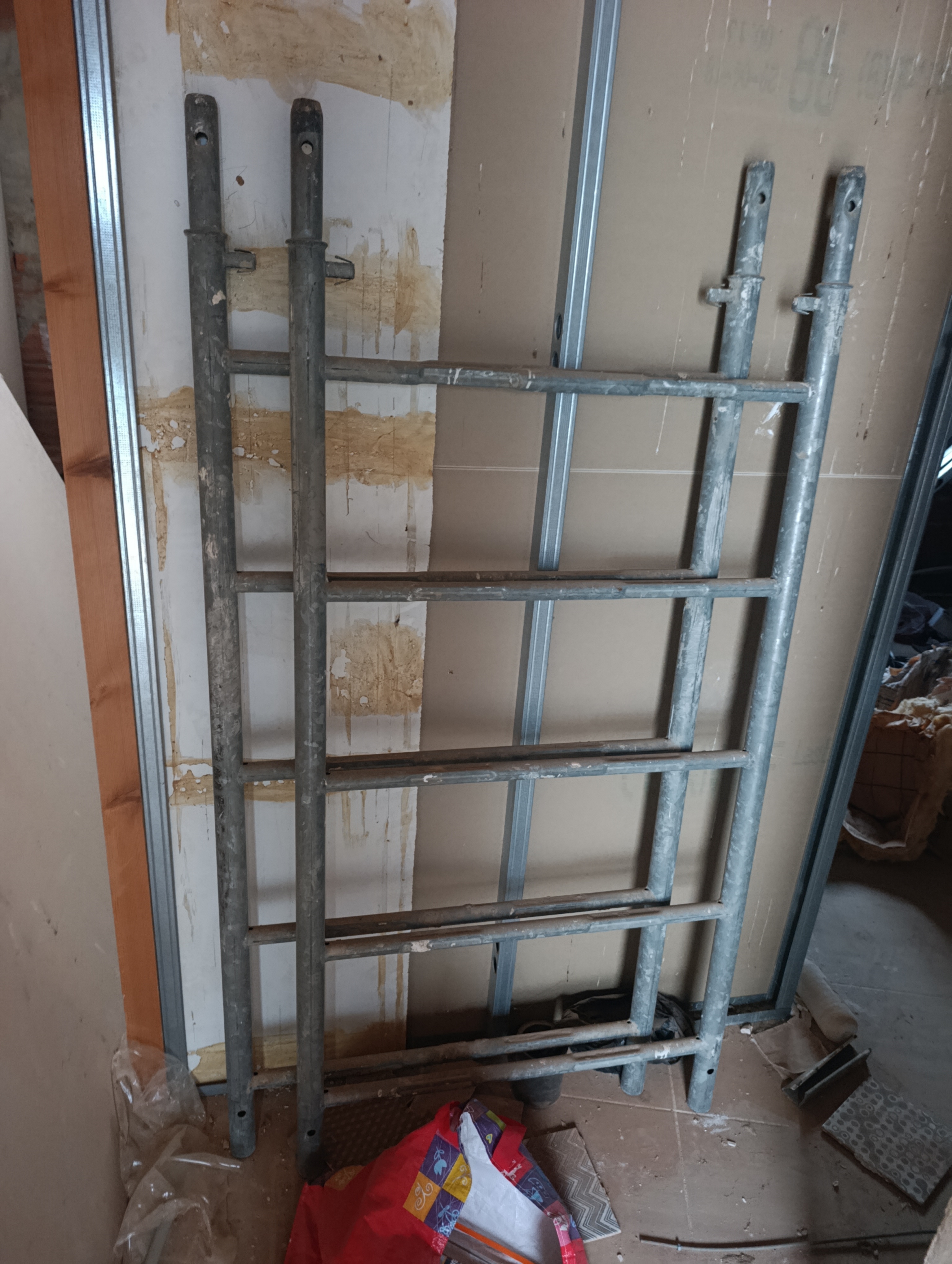 Raoued&nbsp;El Brarja&nbsp;Autre&nbsp;Autre&nbsp;Echaffaudage comabi