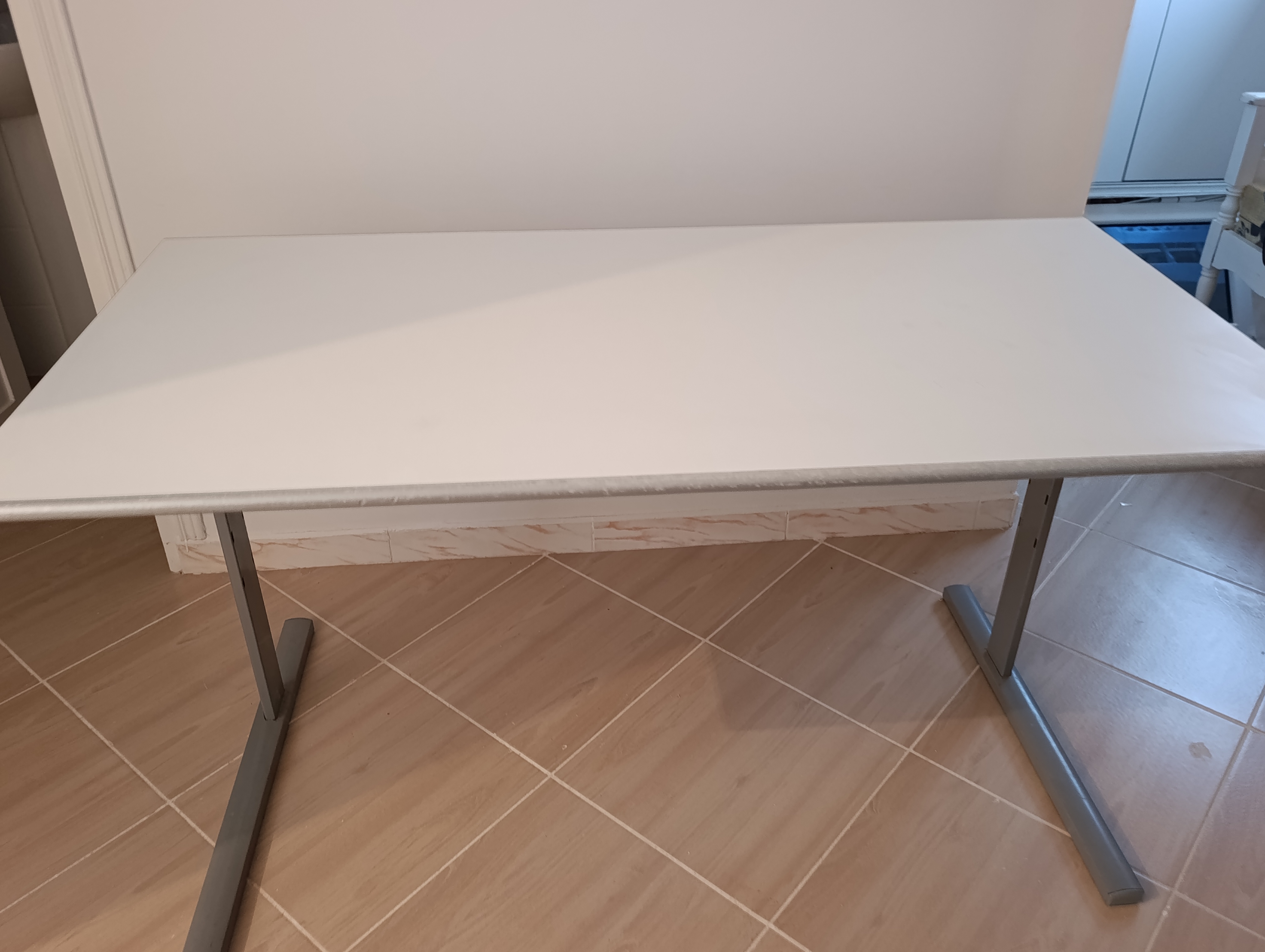 Raoued&nbsp;El Brarja&nbsp;Meubles de bureau&nbsp;Bureaux - Tables&nbsp;Bureau ikea