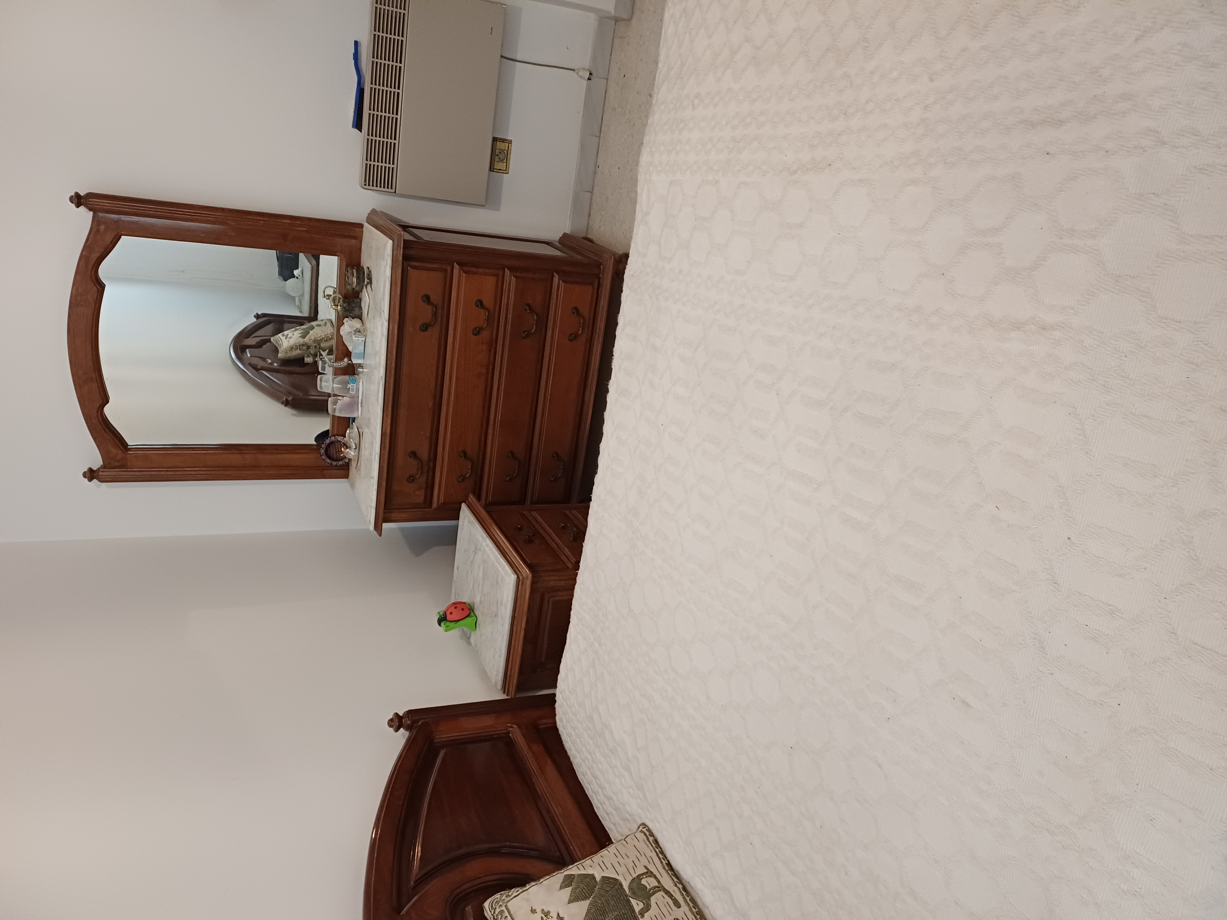 Rades&nbsp;Rades&nbsp;Chambres � coucher&nbsp;Lits&nbsp;Lit bois massif avec matelas ressort presque neuf