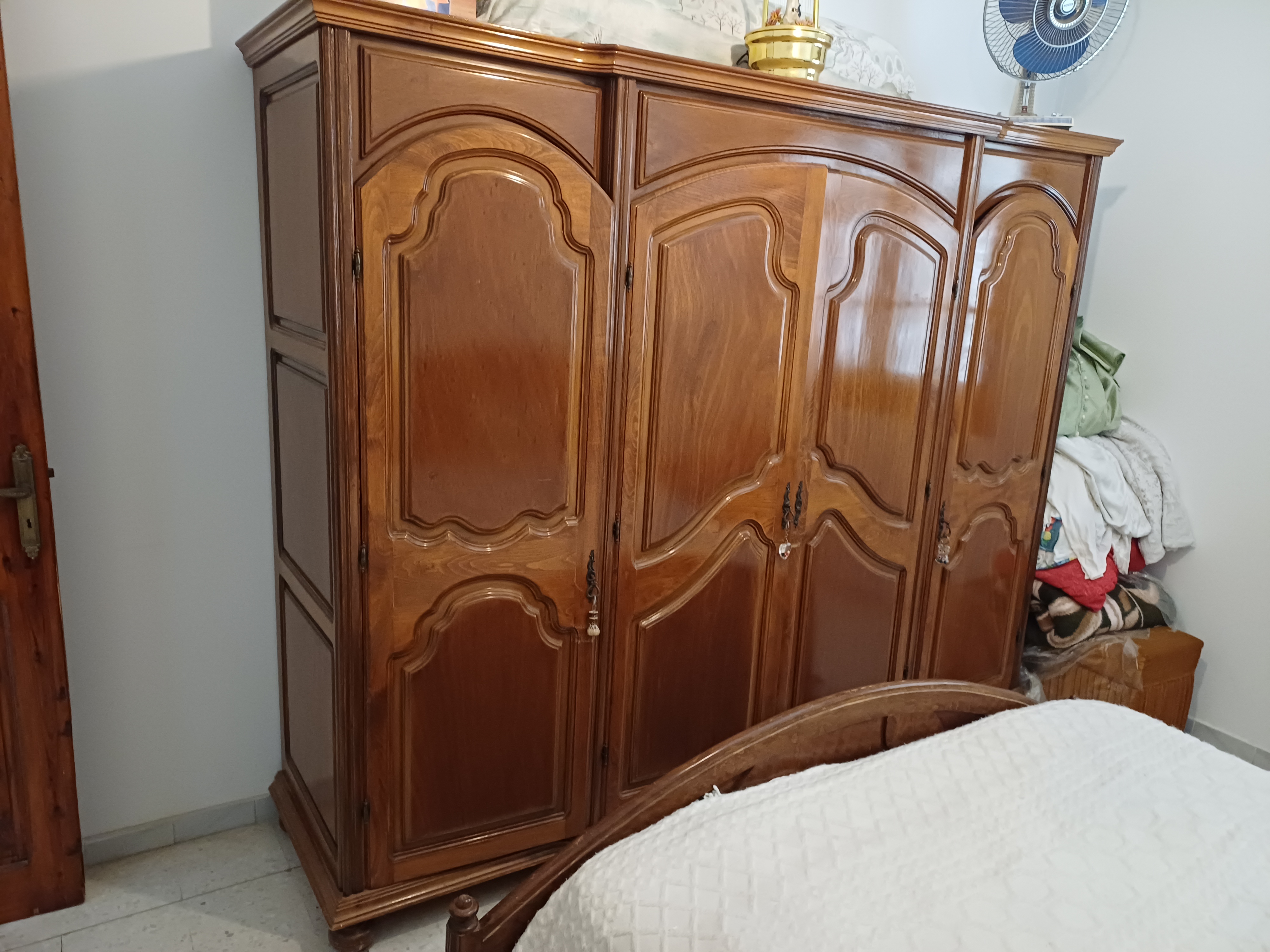 Rades&nbsp;Rades&nbsp;Chambres � coucher&nbsp;Lits&nbsp;Lit bois massif avec matelas ressort presque neuf