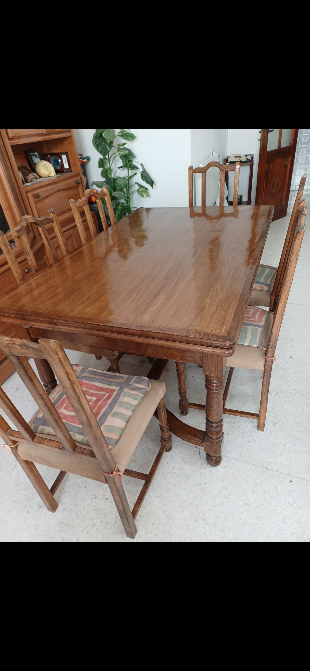 Rades&nbsp;Rades Meliane&nbsp;Salon - Salle � manger &nbsp;Tables&nbsp;Table a manger avec chaises presque neuf