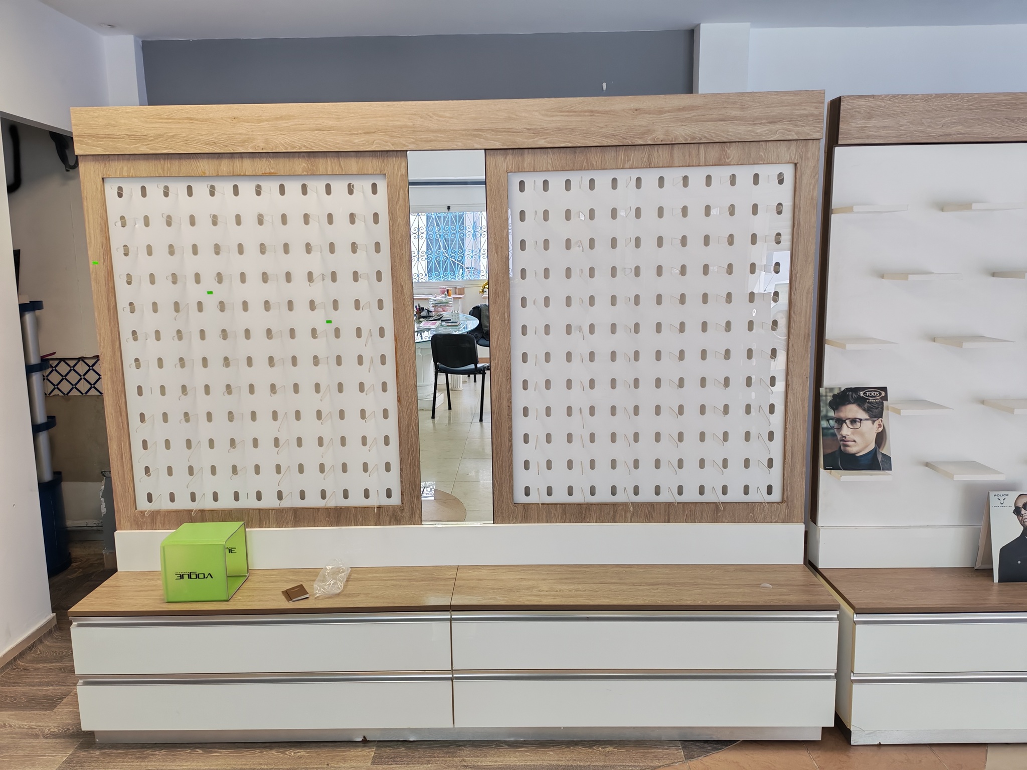 La Marsa&nbsp;Marsa Safsaf&nbsp;Meubles de bureau&nbsp;Materiels Accessoires de bureau&nbsp;Bon affaire mobilier pour opticien