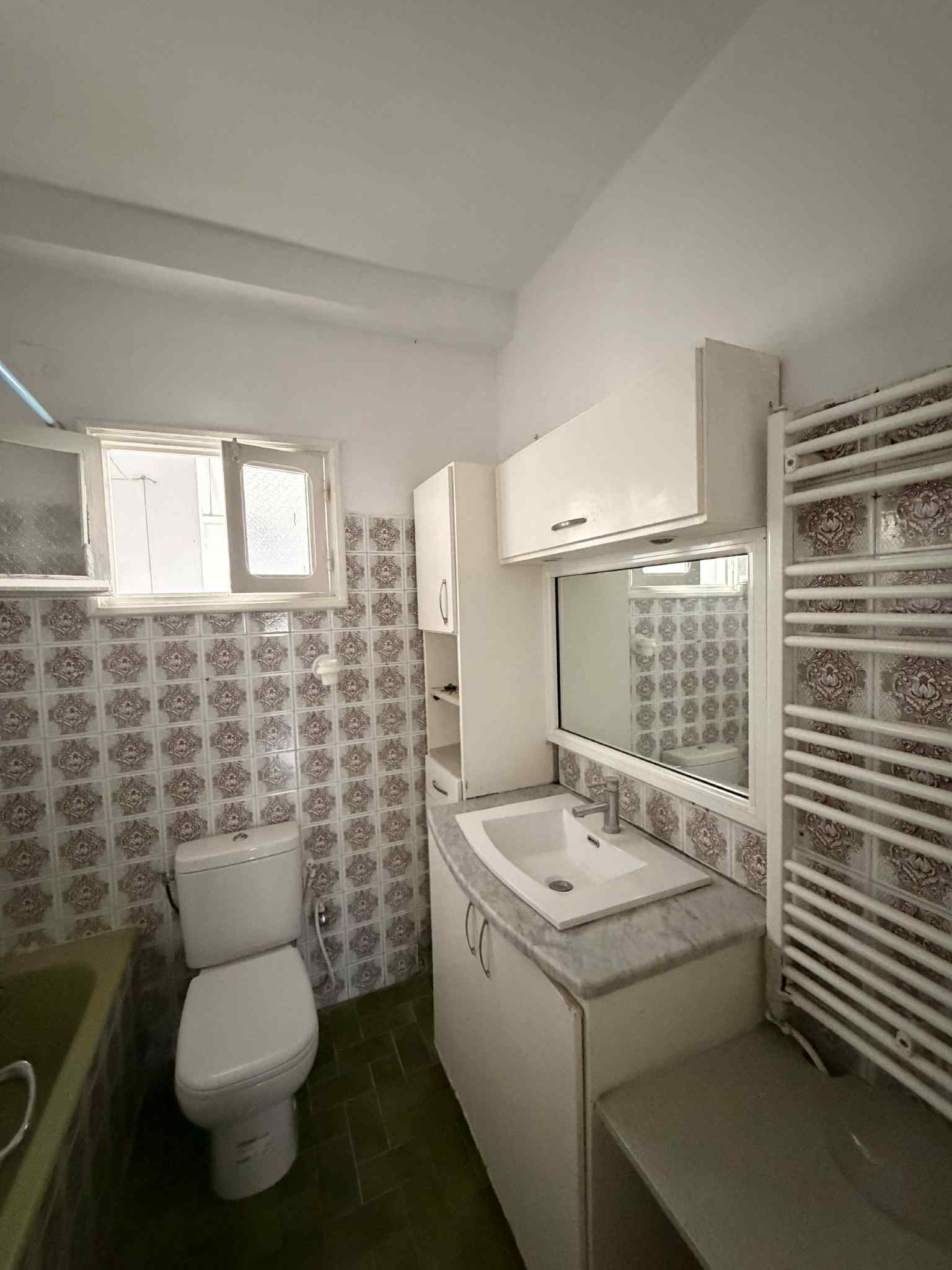 Ariana Ville&nbsp;Cite Des Roses&nbsp;Vente&nbsp;Appart. 4 pi�ces&nbsp;Appartement spacieux cit� les roses