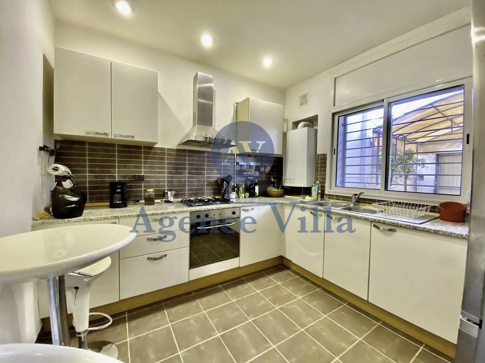 La Marsa&nbsp;Cite Du Stade&nbsp;Location&nbsp;Appart. 4 pi�ces&nbsp;Duplex s3 meubl� a cite stade la marsa