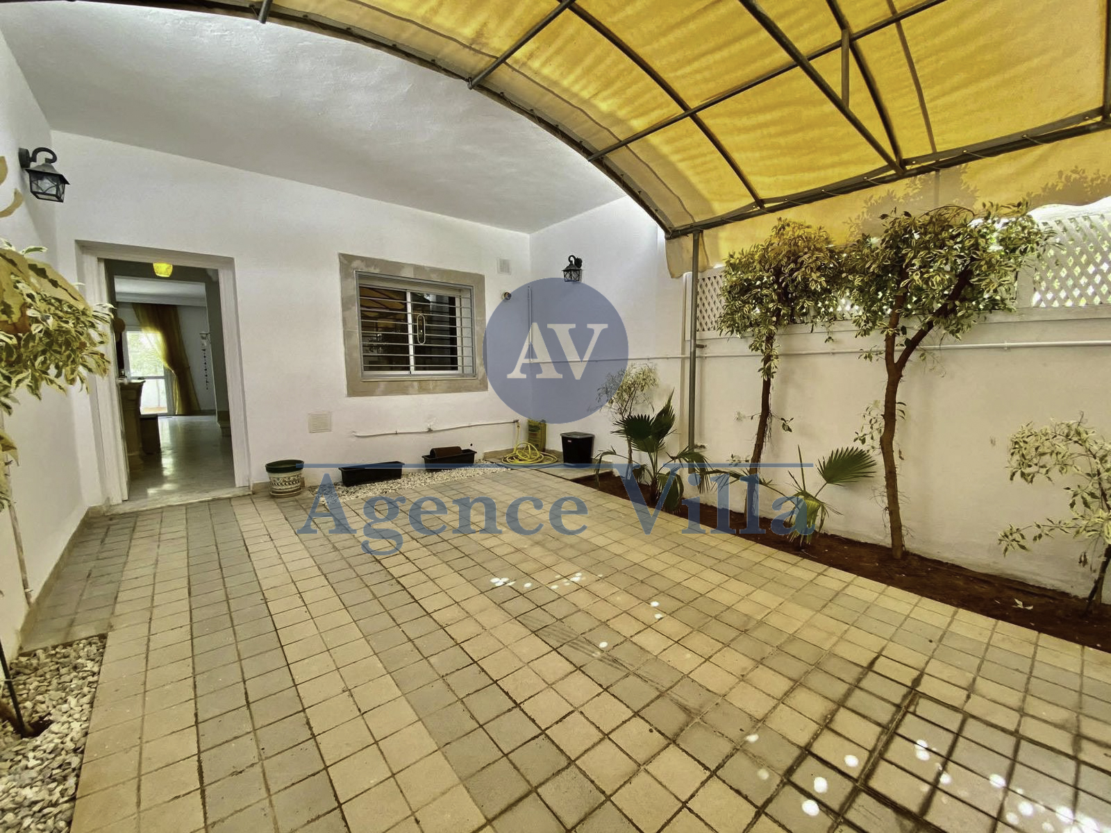 La Marsa&nbsp;Cite Du Stade&nbsp;Location&nbsp;Appart. 4 pi�ces&nbsp;Duplex s3 meubl� a cite stade la marsa