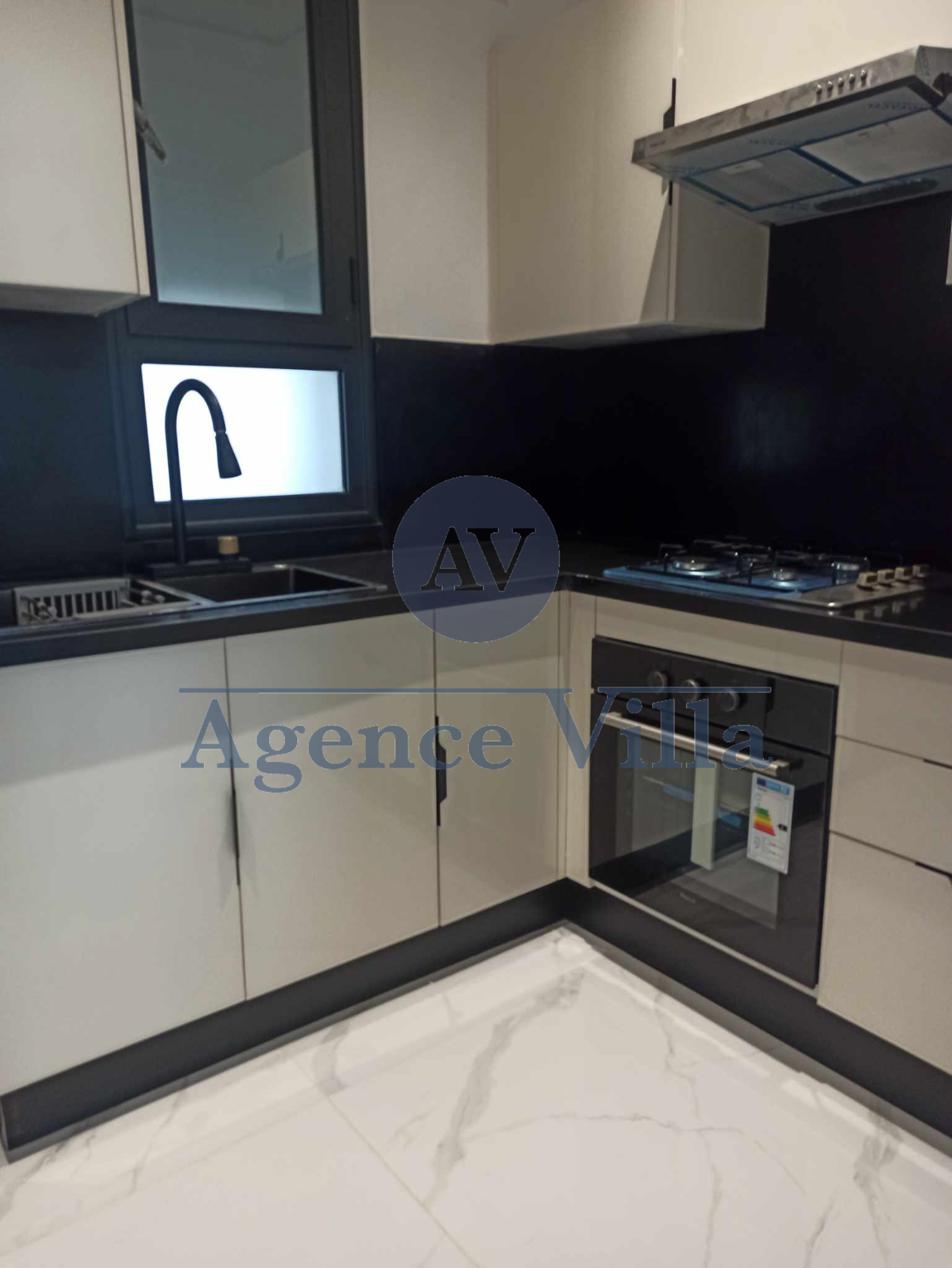 La Soukra&nbsp;La Soukra&nbsp;Vente&nbsp;Appart. 5 pi�ces+&nbsp;Villa s4 a la soukra