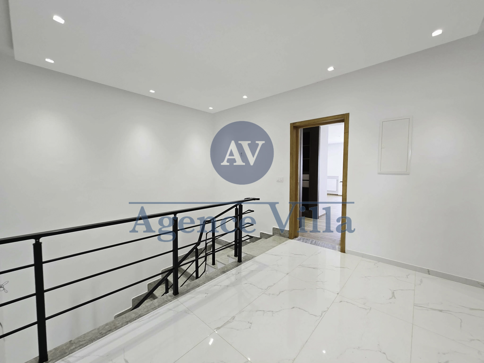 La Soukra&nbsp;Chotrana 3&nbsp;Location&nbsp;Appart. 5 pi�ces+&nbsp;Villa s4 � la soukra