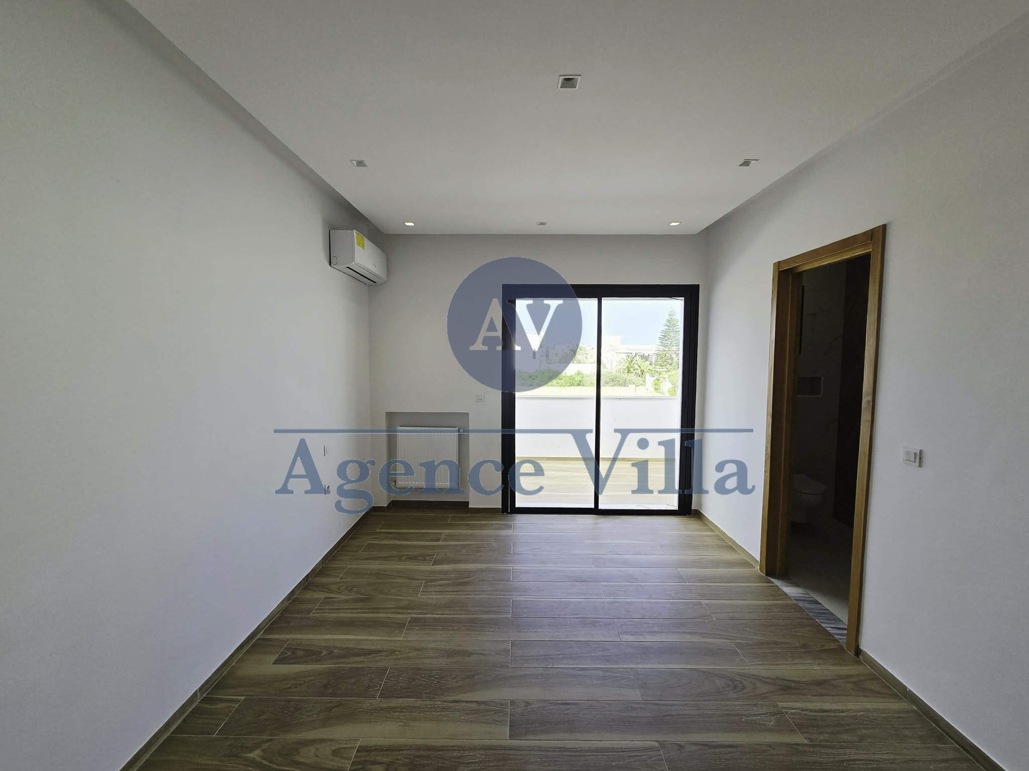 La Soukra&nbsp;Chotrana 3&nbsp;Location&nbsp;Appart. 5 pi�ces+&nbsp;Villa s4 � la soukra