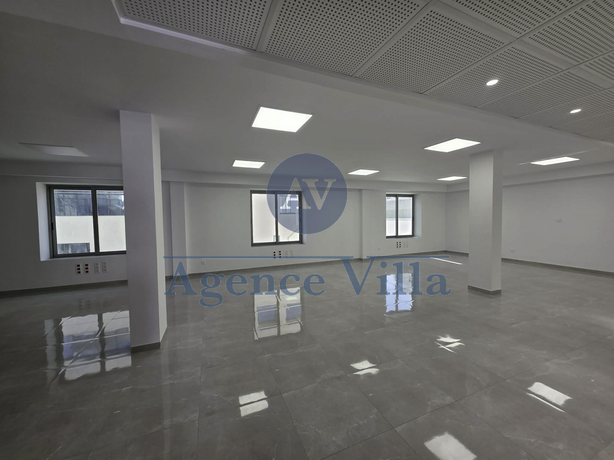 La Marsa&nbsp;Berge Du Lac&nbsp;Location&nbsp;Appart. 2 pi�ces&nbsp;Bureau neuf 270m lac 1