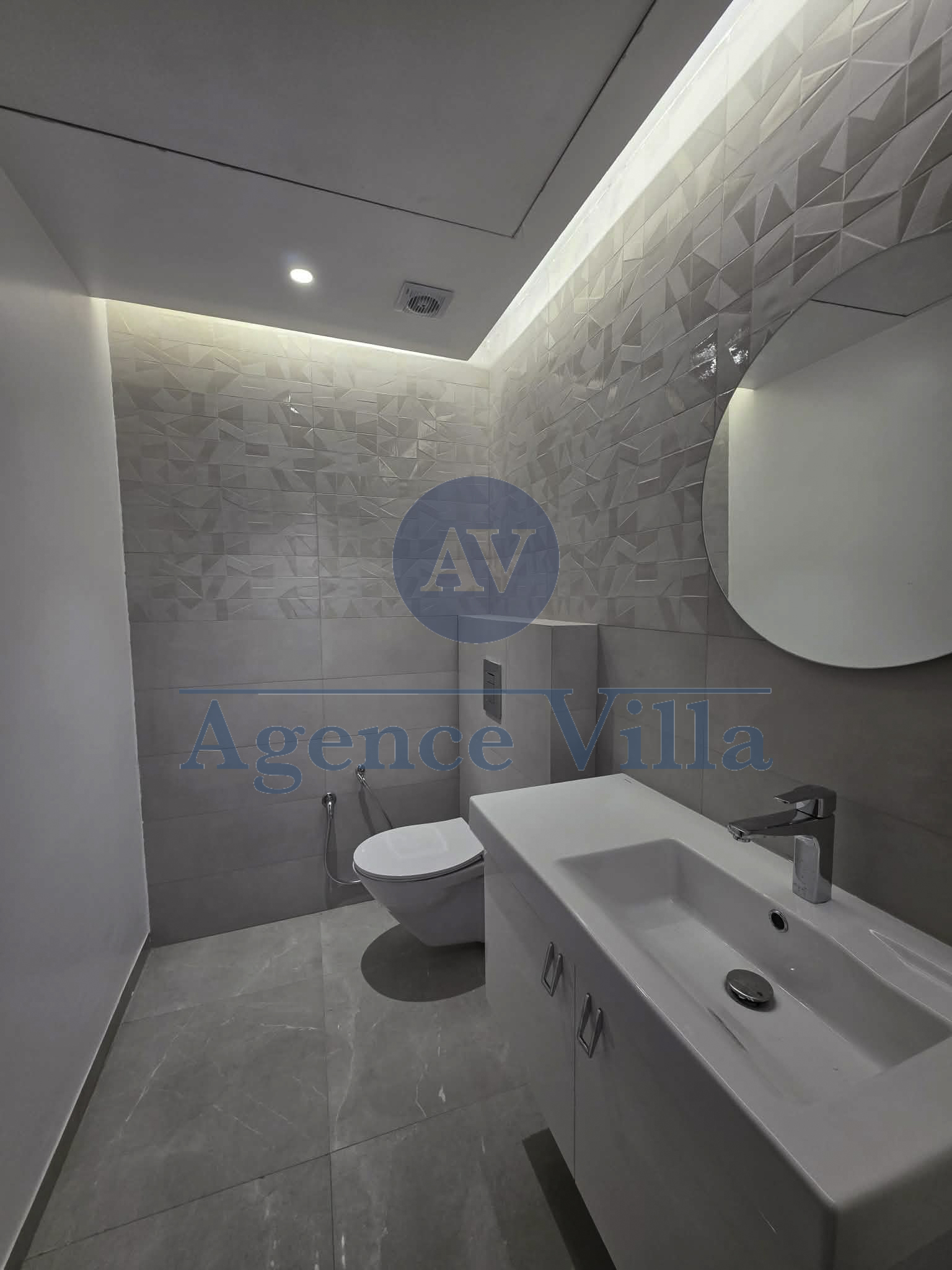 La Marsa&nbsp;Berge Du Lac&nbsp;Location&nbsp;Appart. 2 pi�ces&nbsp;Bureau neuf 270m lac 1