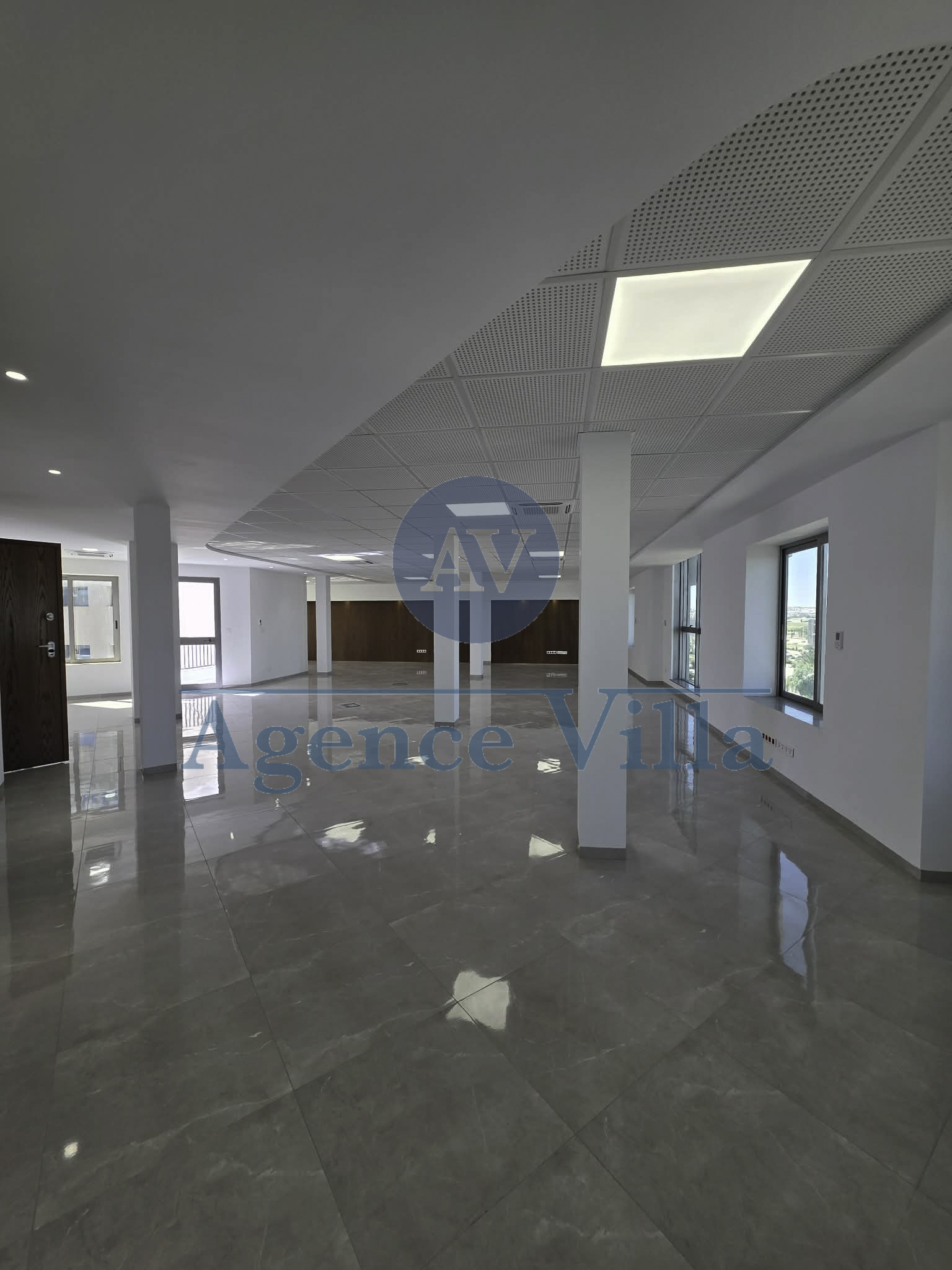 La Marsa&nbsp;Berge Du Lac&nbsp;Location&nbsp;Appart. 5 pi�ces+&nbsp;Bureau neuf 275m lac 1