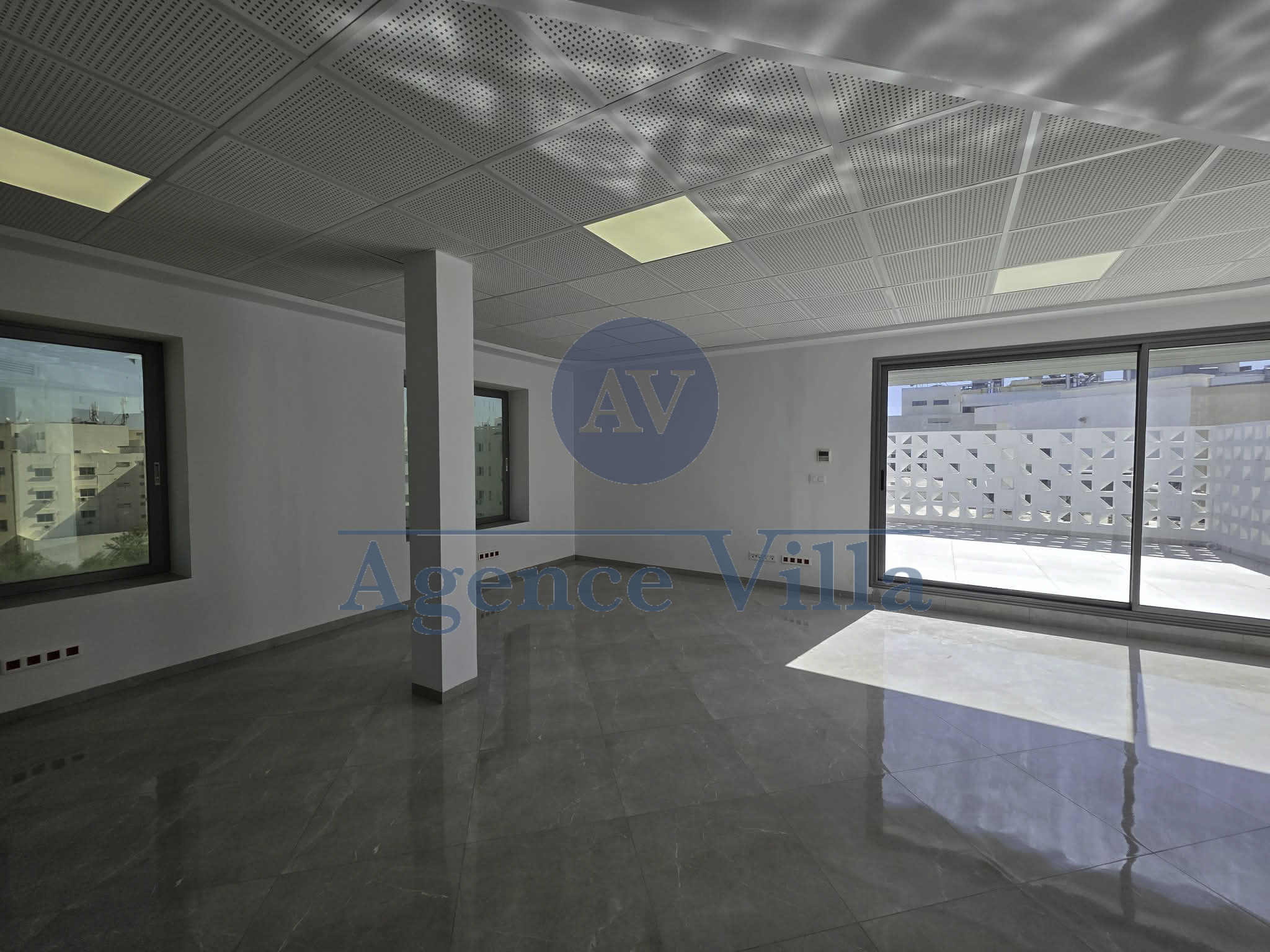 La Marsa&nbsp;Berge Du Lac&nbsp;Location&nbsp;Appart. 5 pi�ces+&nbsp;Bureau neuf 275m lac 1