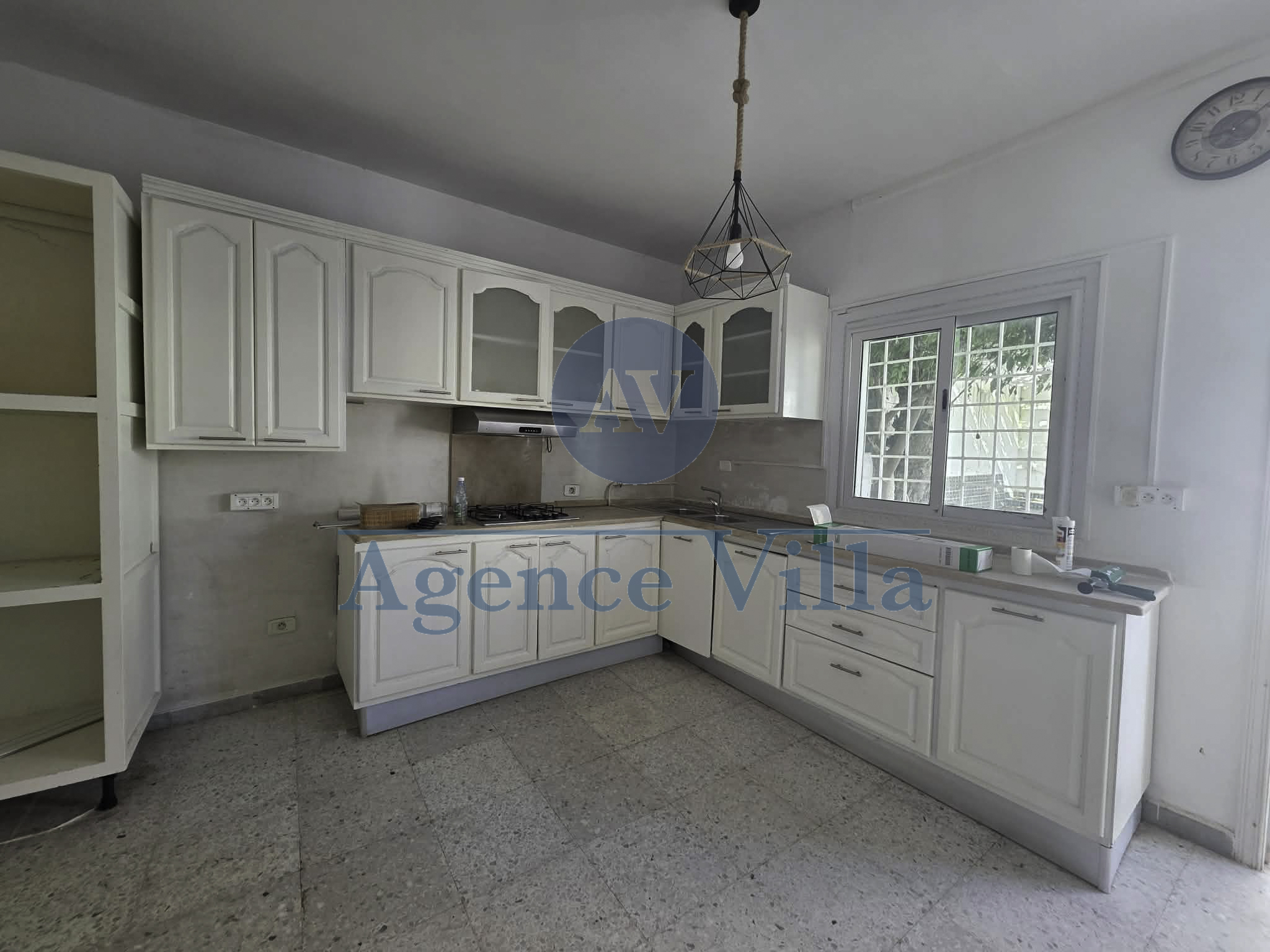 La Marsa&nbsp;Marsa Ennassim&nbsp;Location&nbsp;Appart. 5 pi�ces+&nbsp;Villa s5 � la marsa